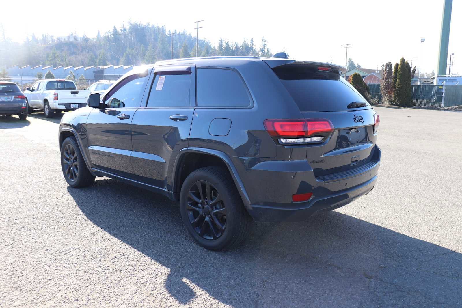 Thumbnail: 2017 Jeep Grand Cherokee - 7