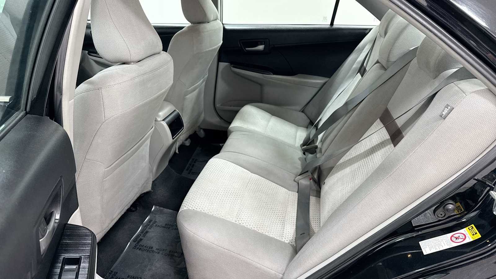 2014 Toyota Camry LE 22