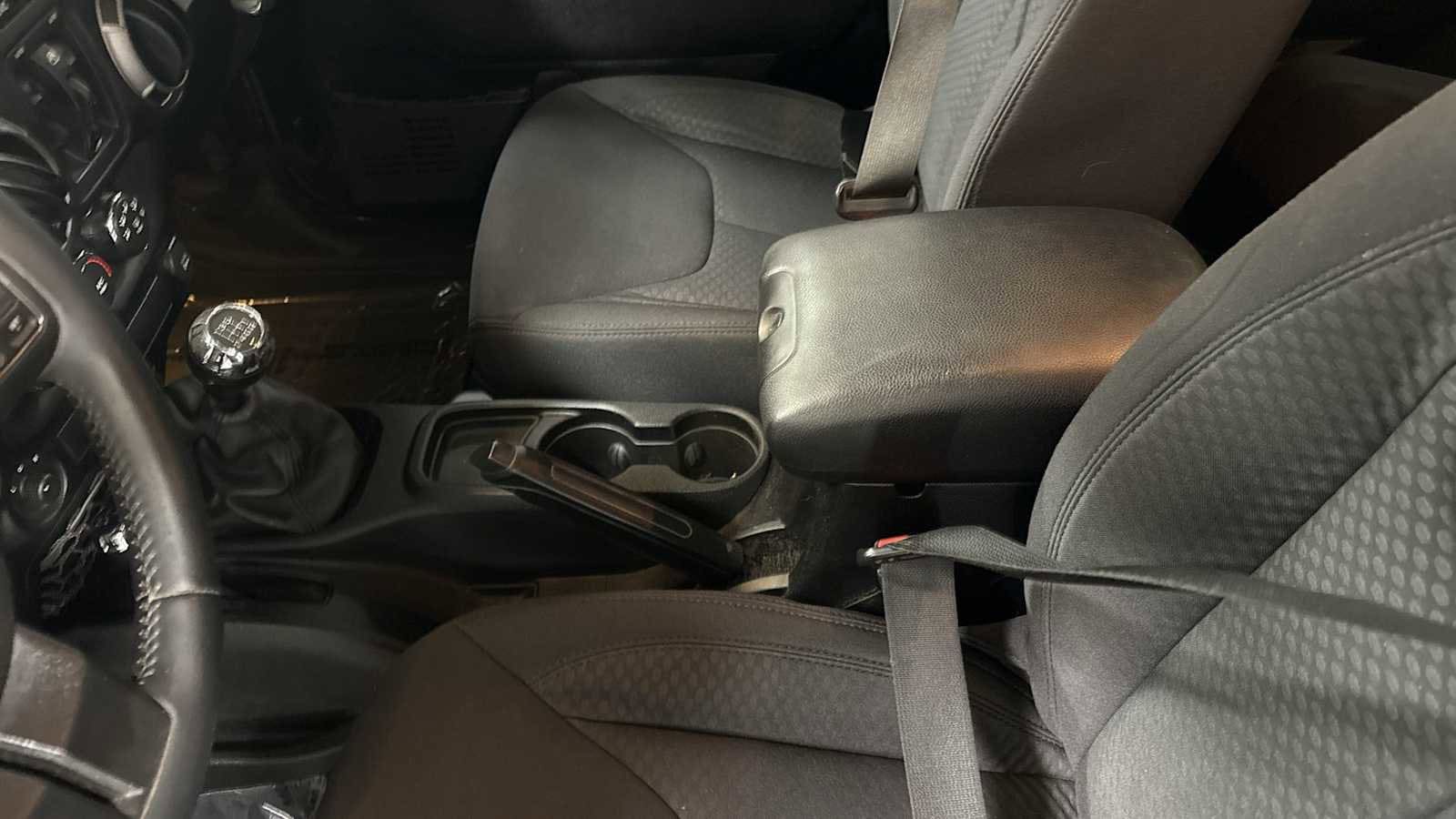 Thumbnail: 2013 Jeep Wrangler - 21