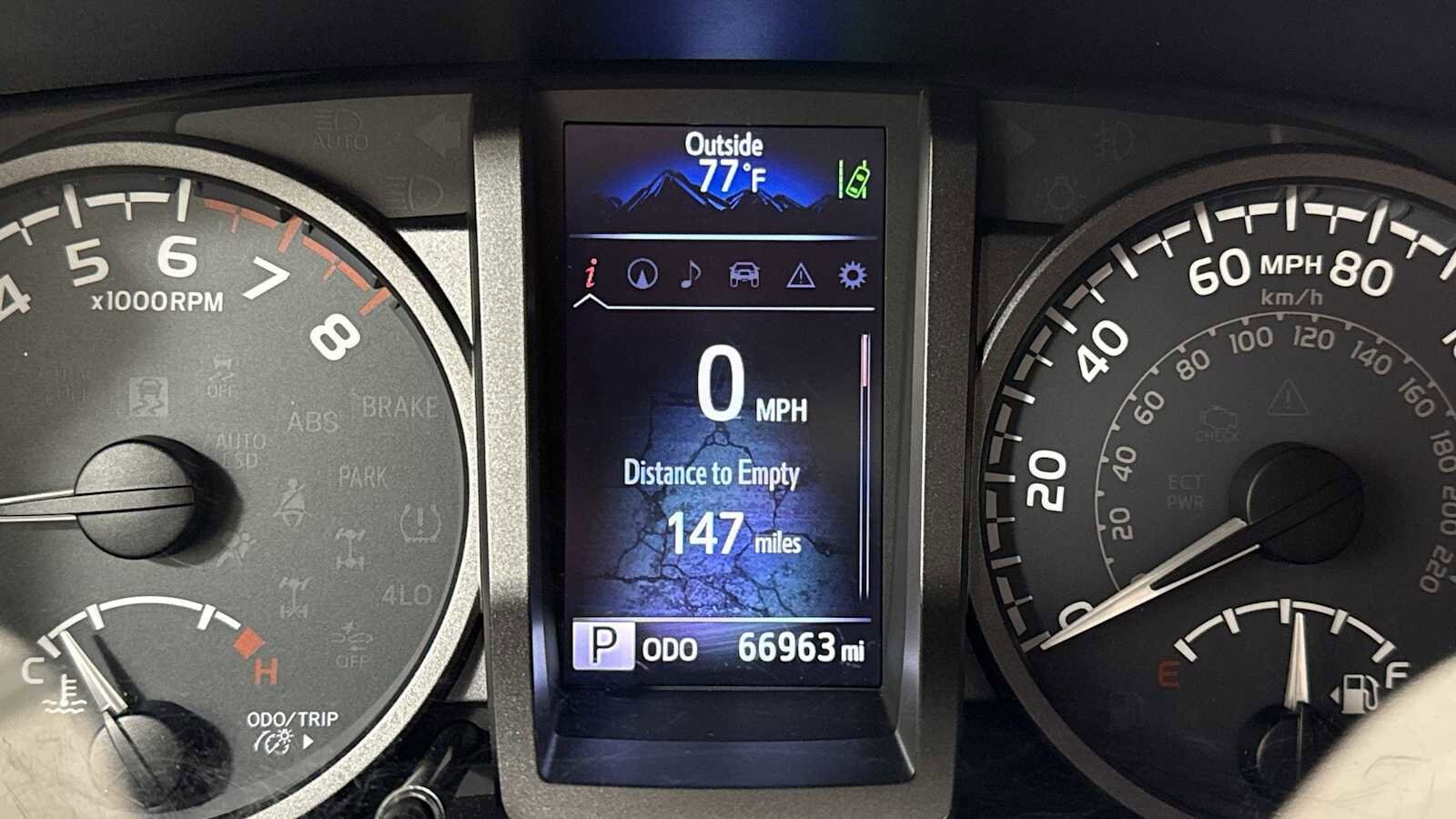 Thumbnail: 2018 Toyota Tacoma - 17