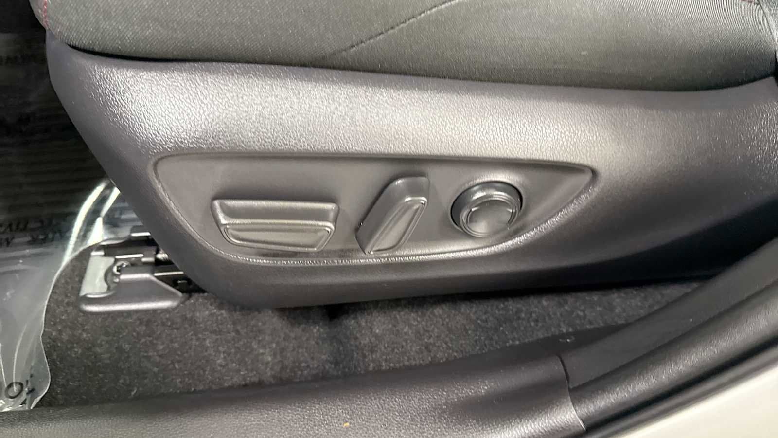 Thumbnail: 2021 Toyota RAV4 - 14