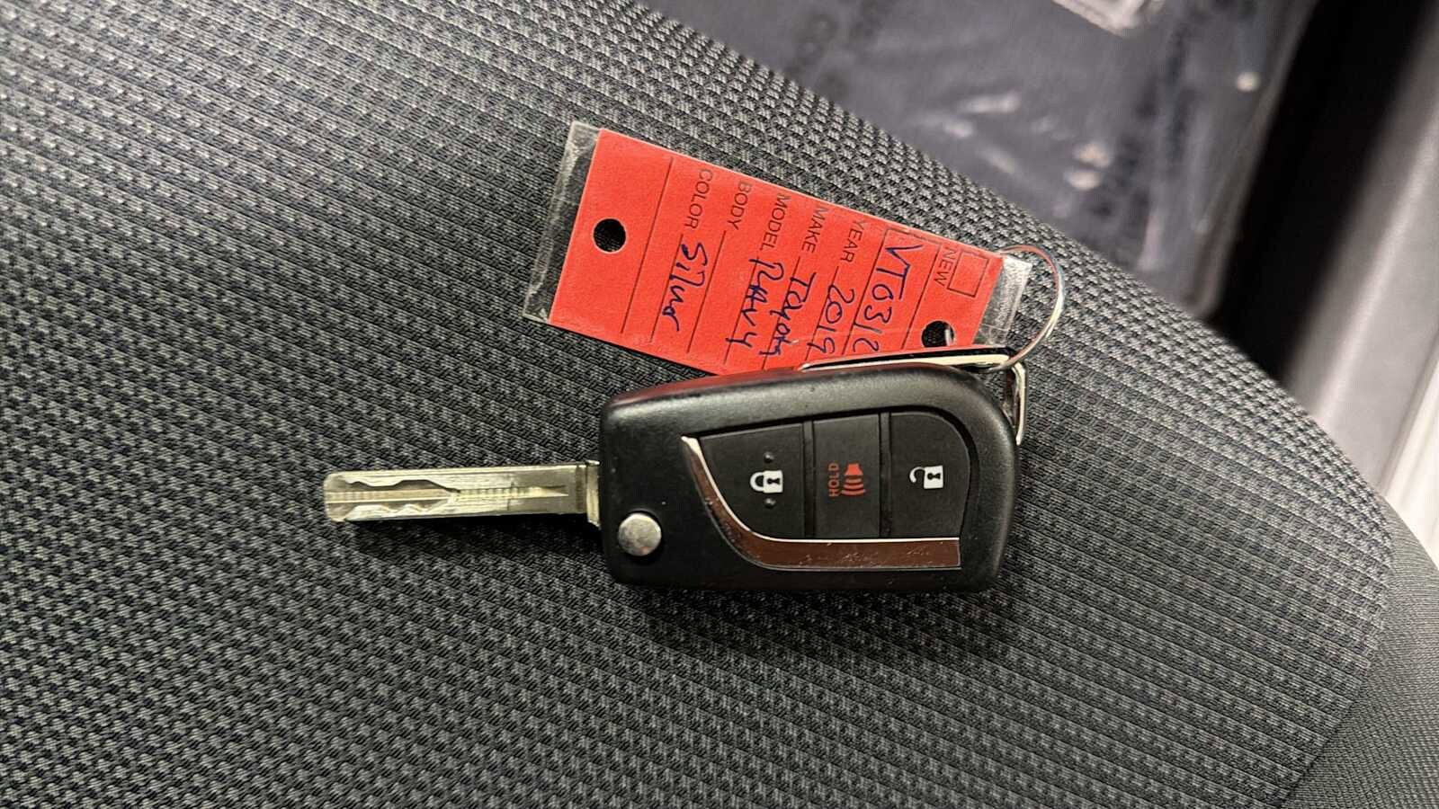 Thumbnail: 2019 Toyota RAV4 - 30