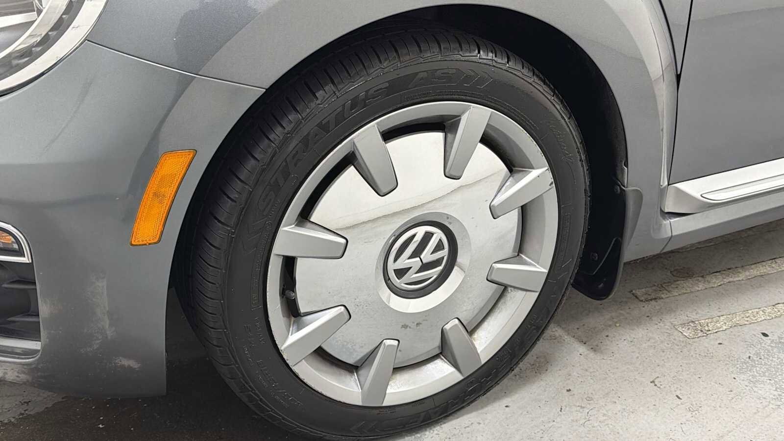 Thumbnail: 2014 Volkswagen Beetle - 12
