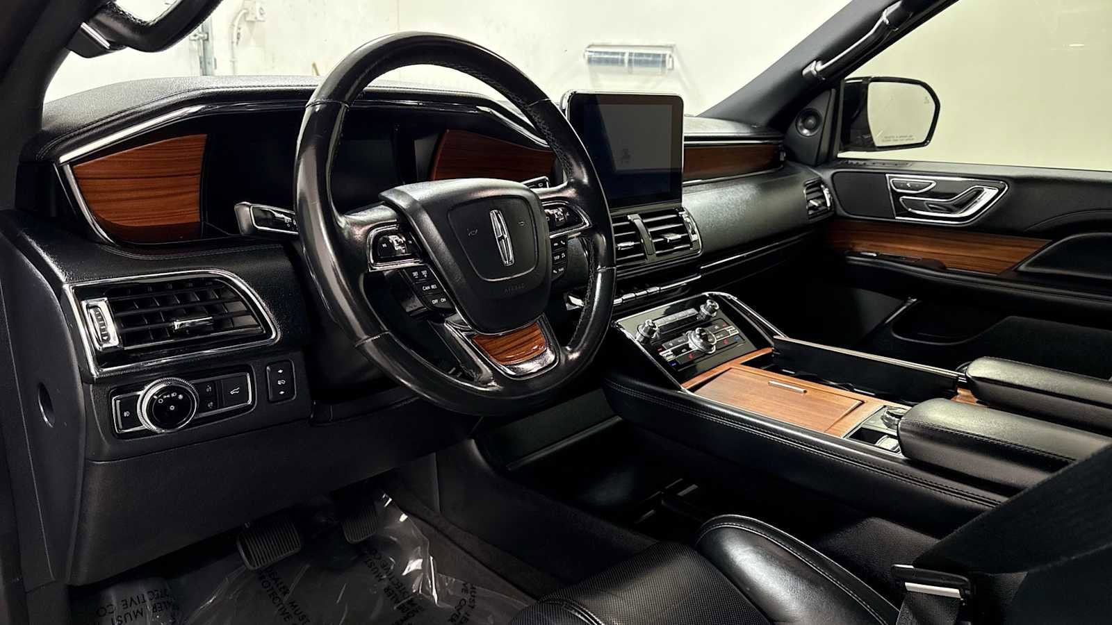 Thumbnail: 2019 Lincoln Navigator - 12