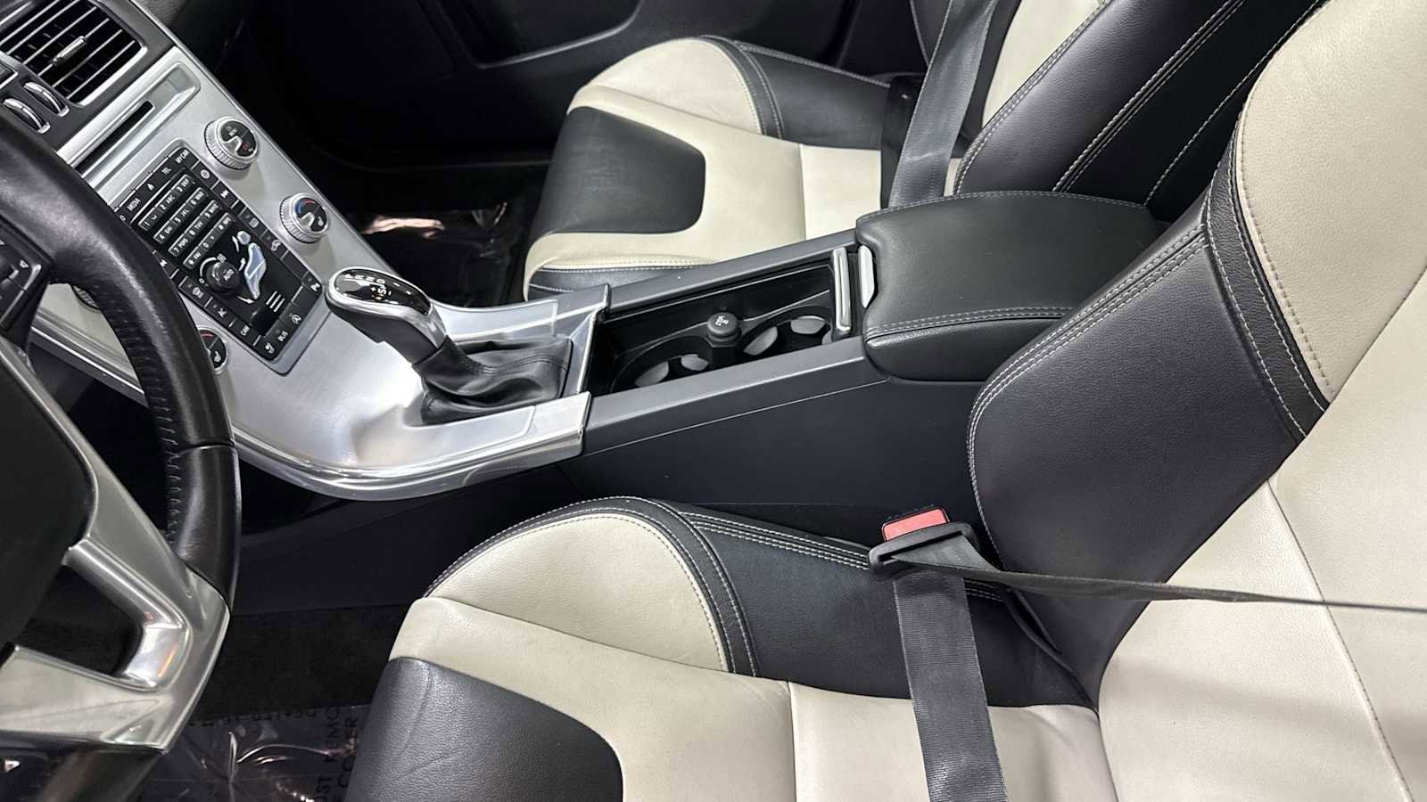 Thumbnail: 2017 Volvo XC60 - 23