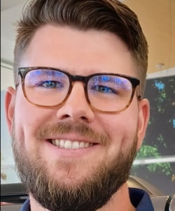 Staff member Seth Bolton from ID_35eeddbfc632