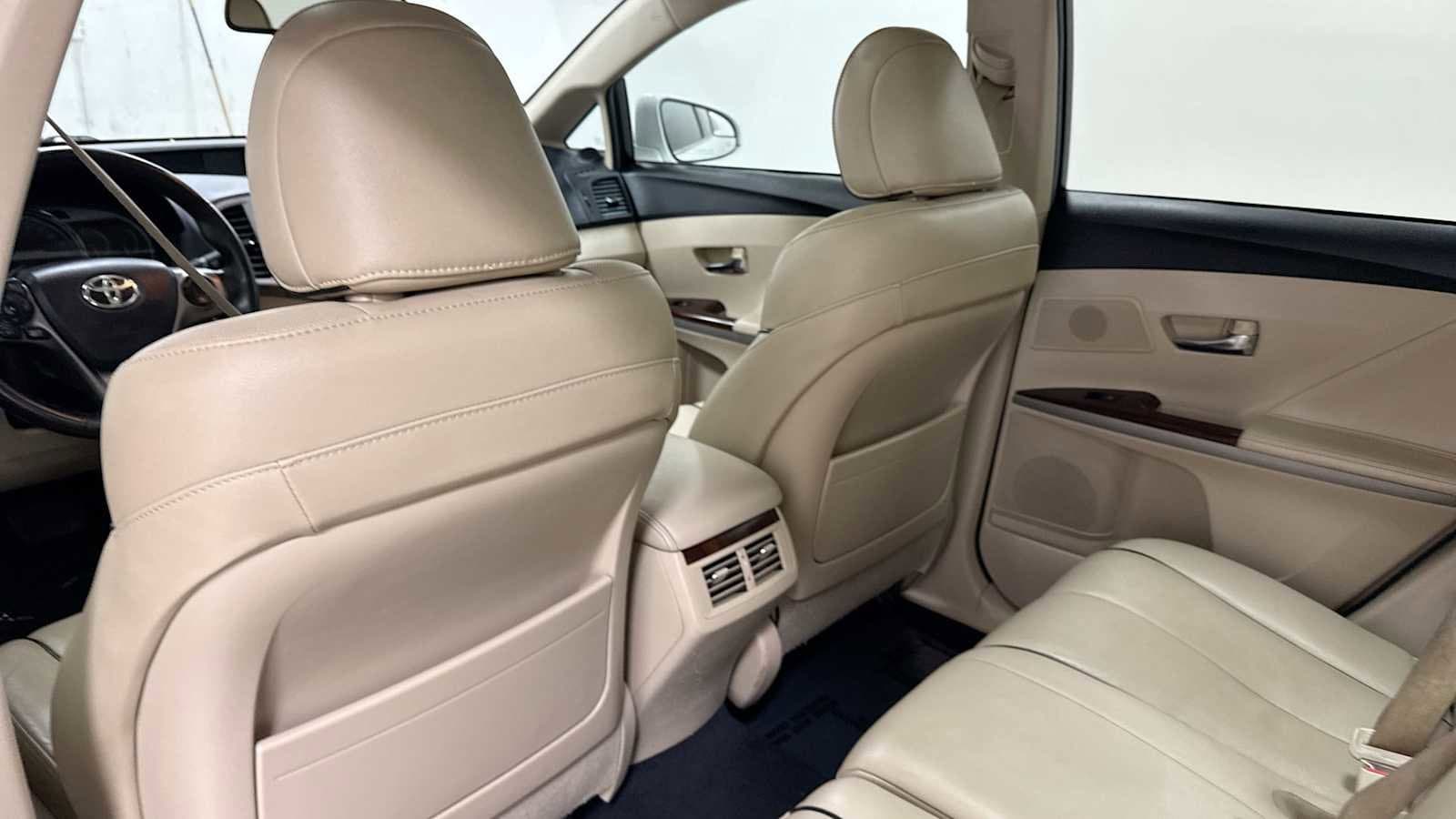 Thumbnail: 2015 Toyota Venza - 26