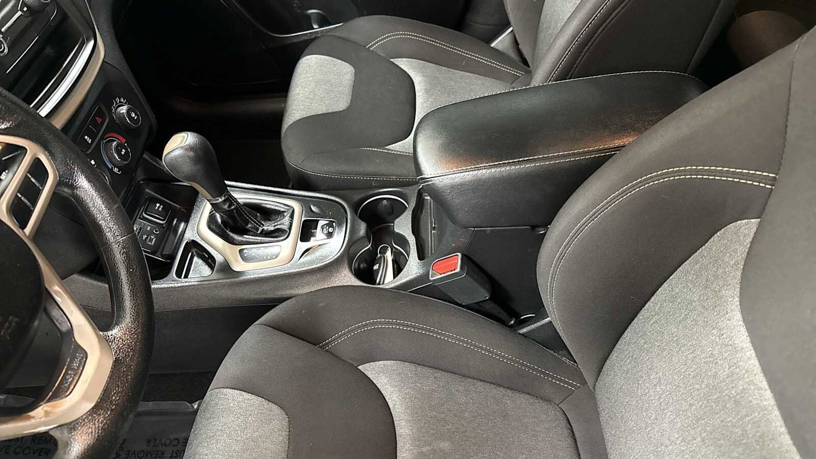 Thumbnail: 2017 Jeep Cherokee - 22