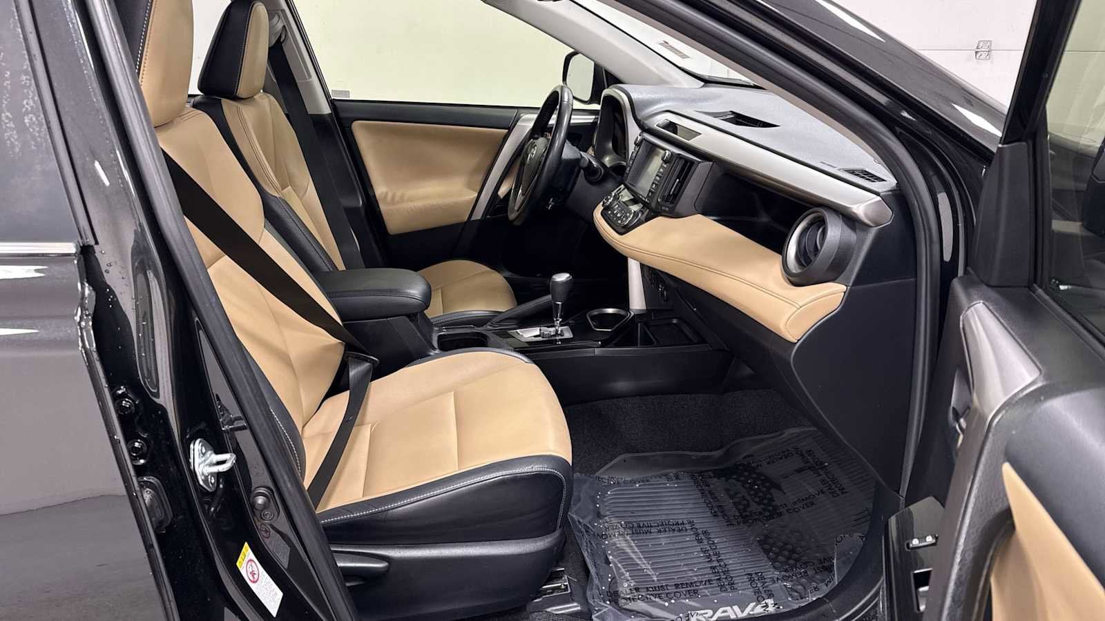 Thumbnail: 2017 Toyota RAV4 - 30