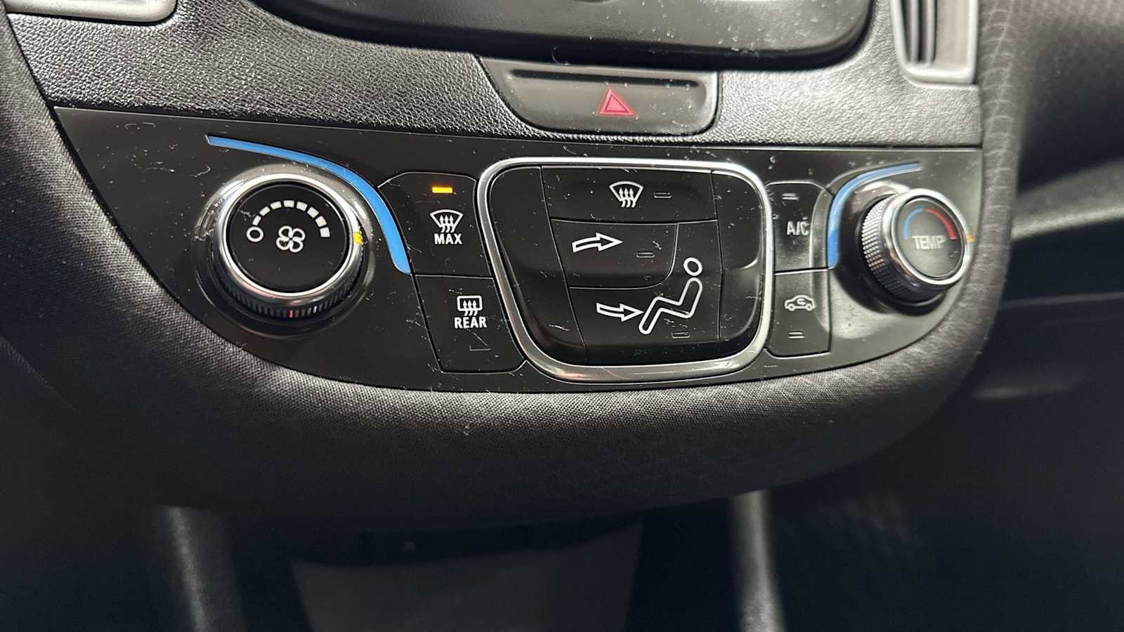 Thumbnail: 2018 Chevrolet Malibu - 20