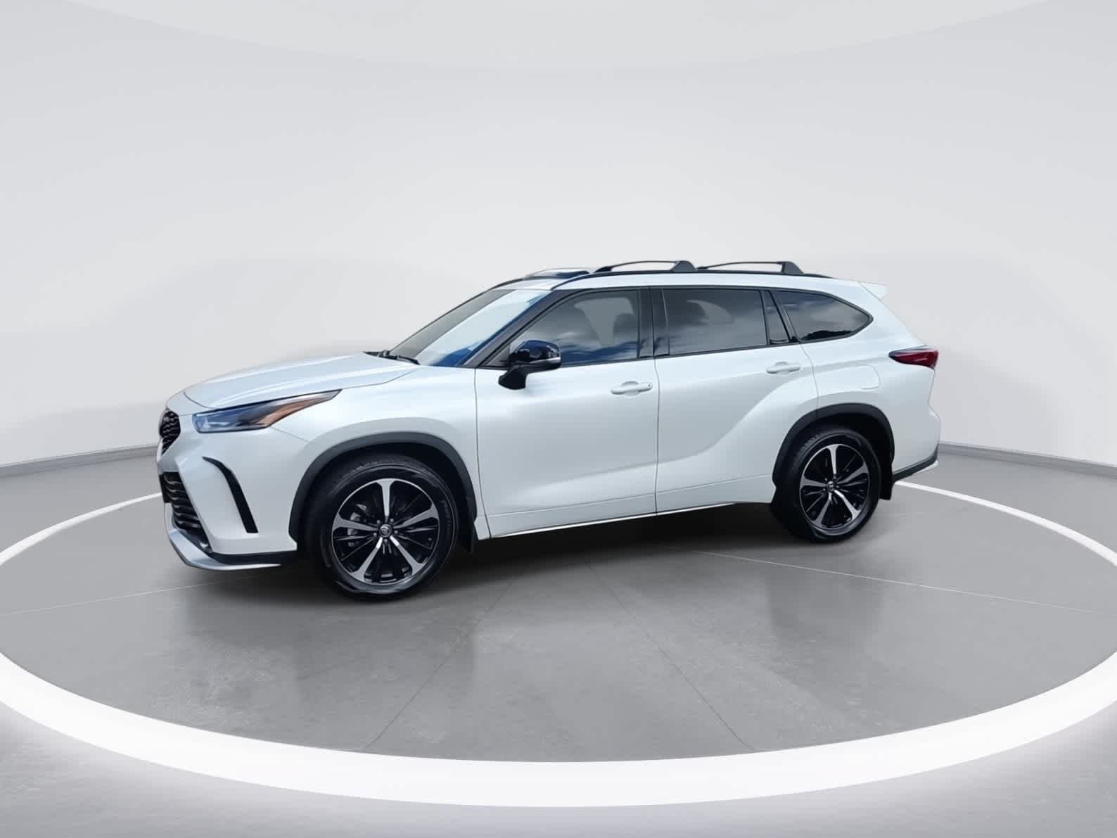 Thumbnail: 2022 Toyota Highlander - 4