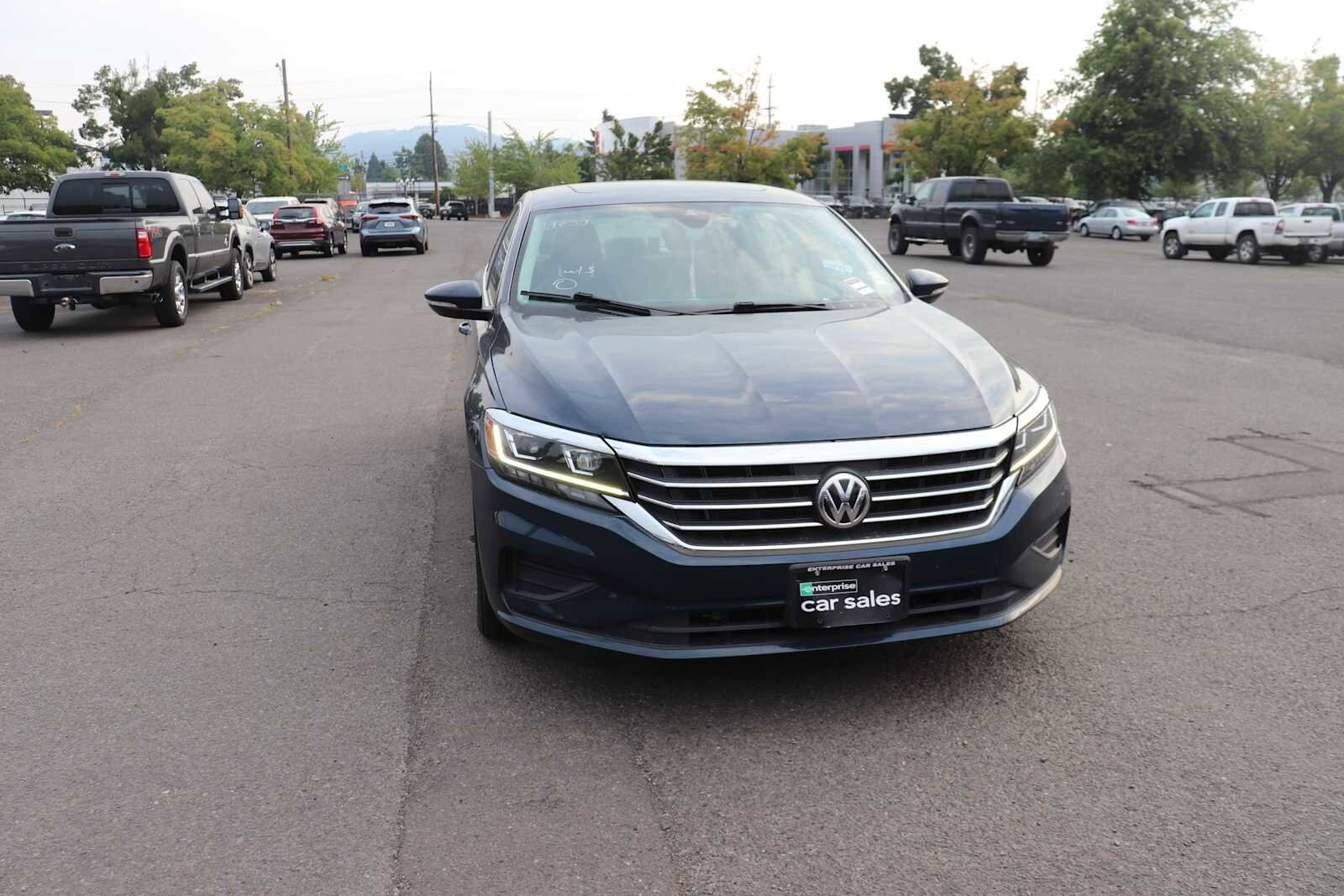 2021 Volkswagen Passat 2.0T SE photo 2