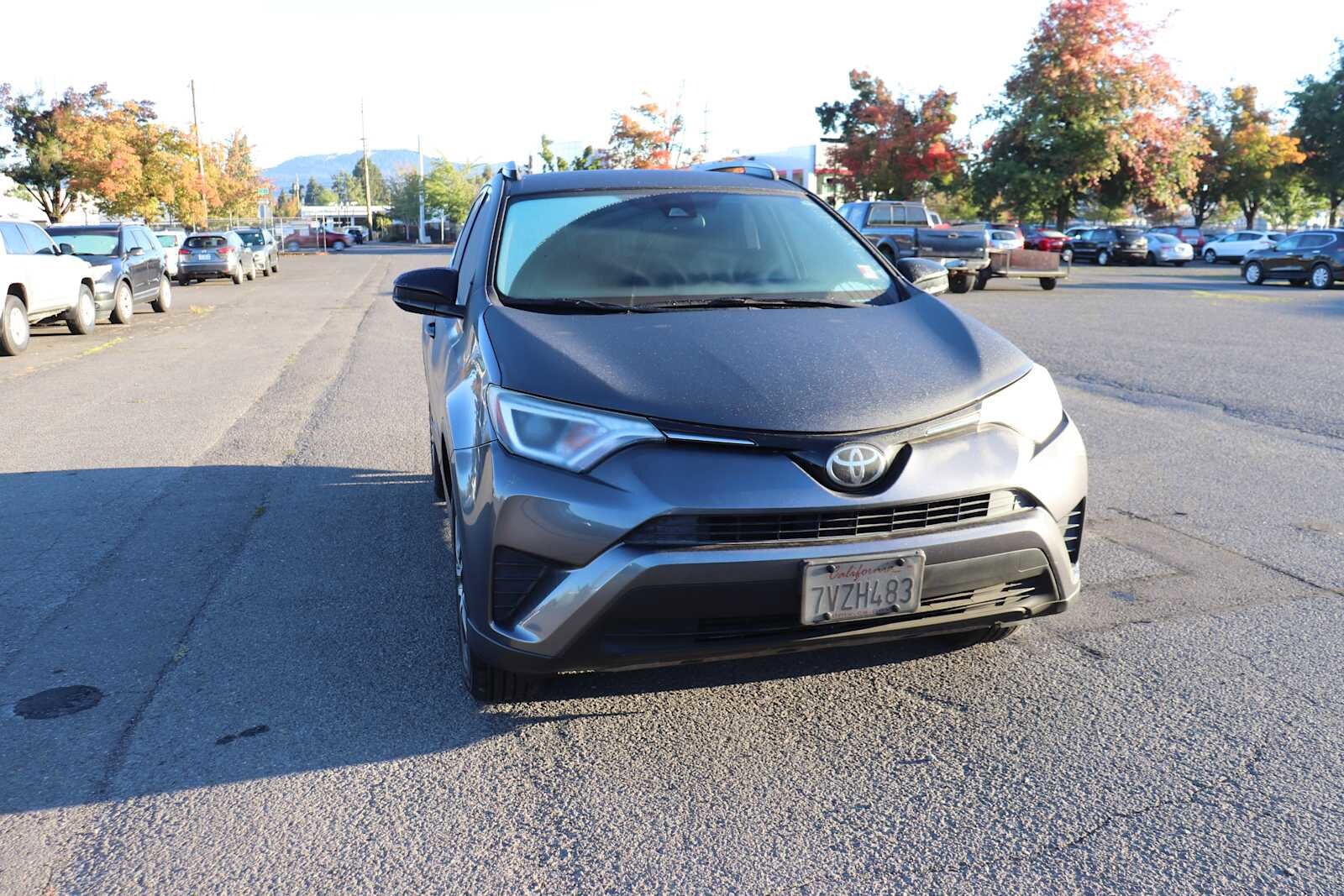 2017 Toyota RAV4 LE photo 3