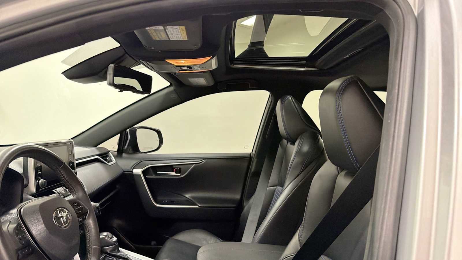 Thumbnail: 2019 Toyota RAV4 - 23