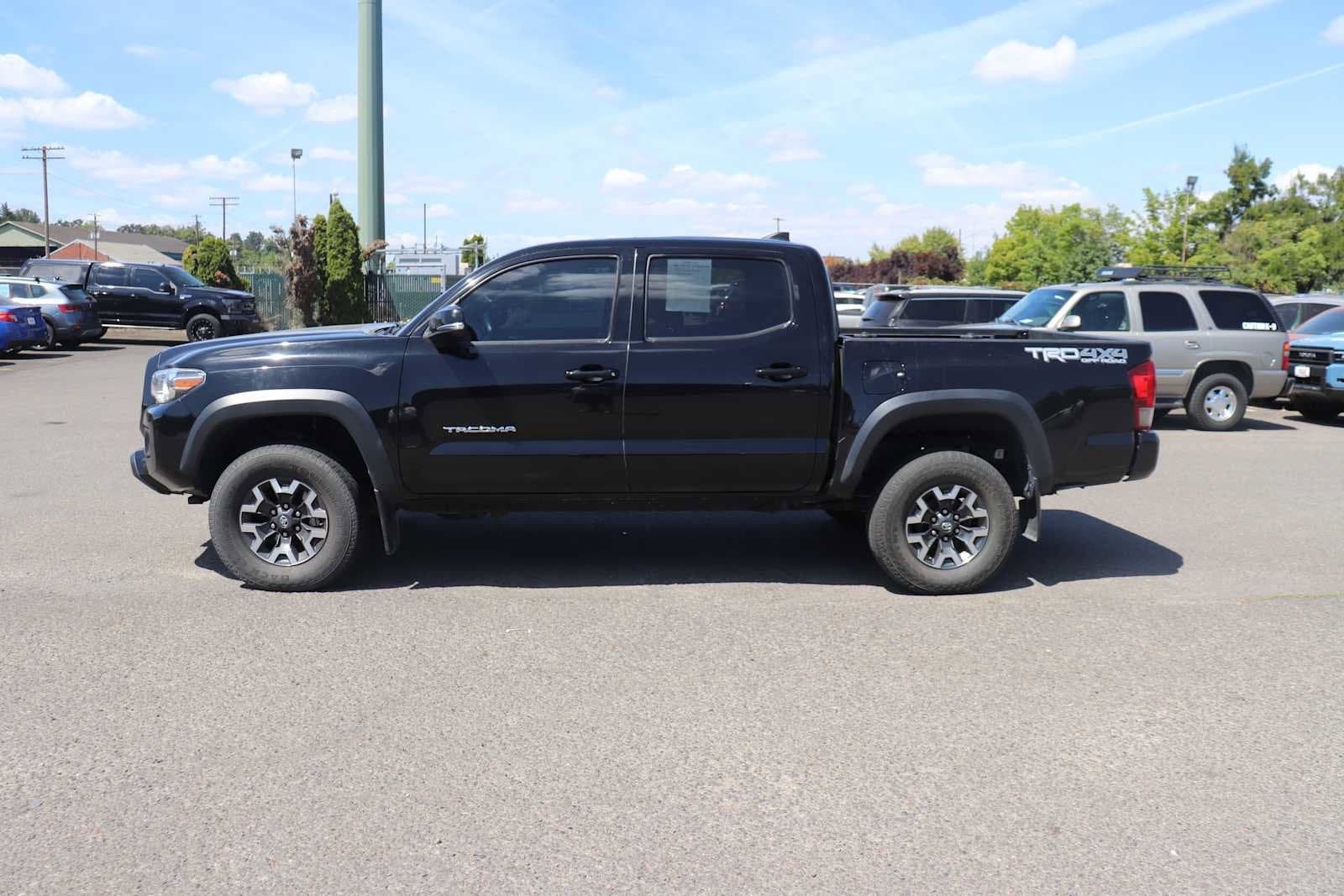 Thumbnail: 2016 Toyota Tacoma - 8