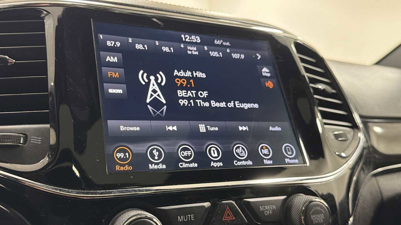 Thumbnail: 2019 Jeep Grand Cherokee - 18