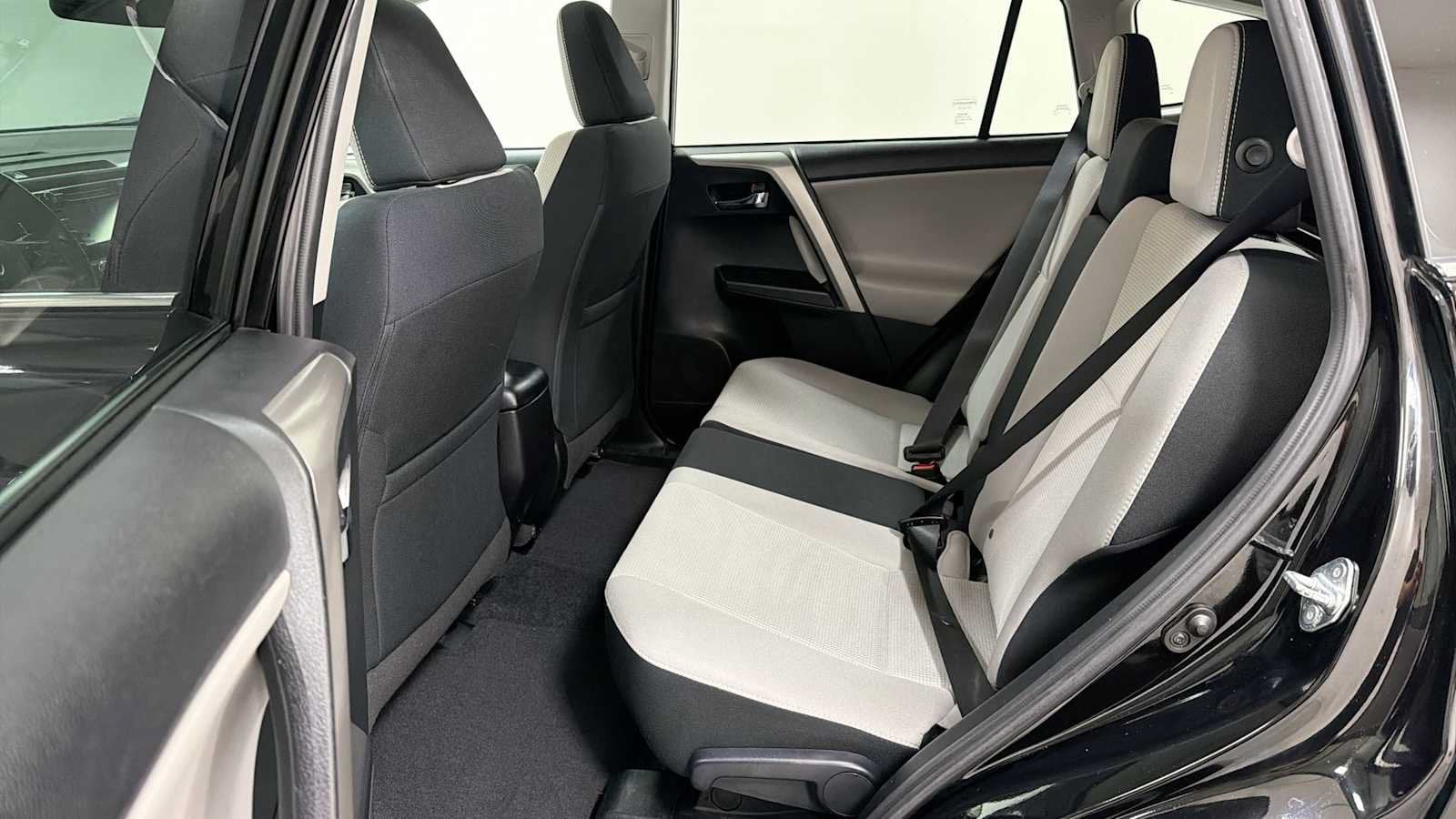 Thumbnail: 2016 Toyota RAV4 - 23