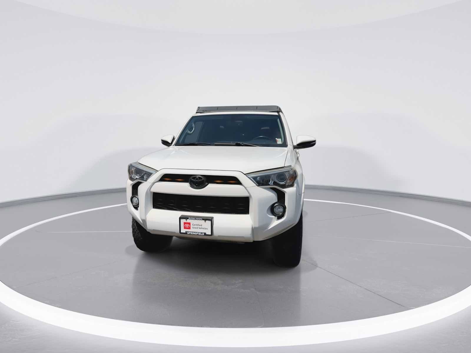 Thumbnail: 2016 Toyota 4Runner - 3