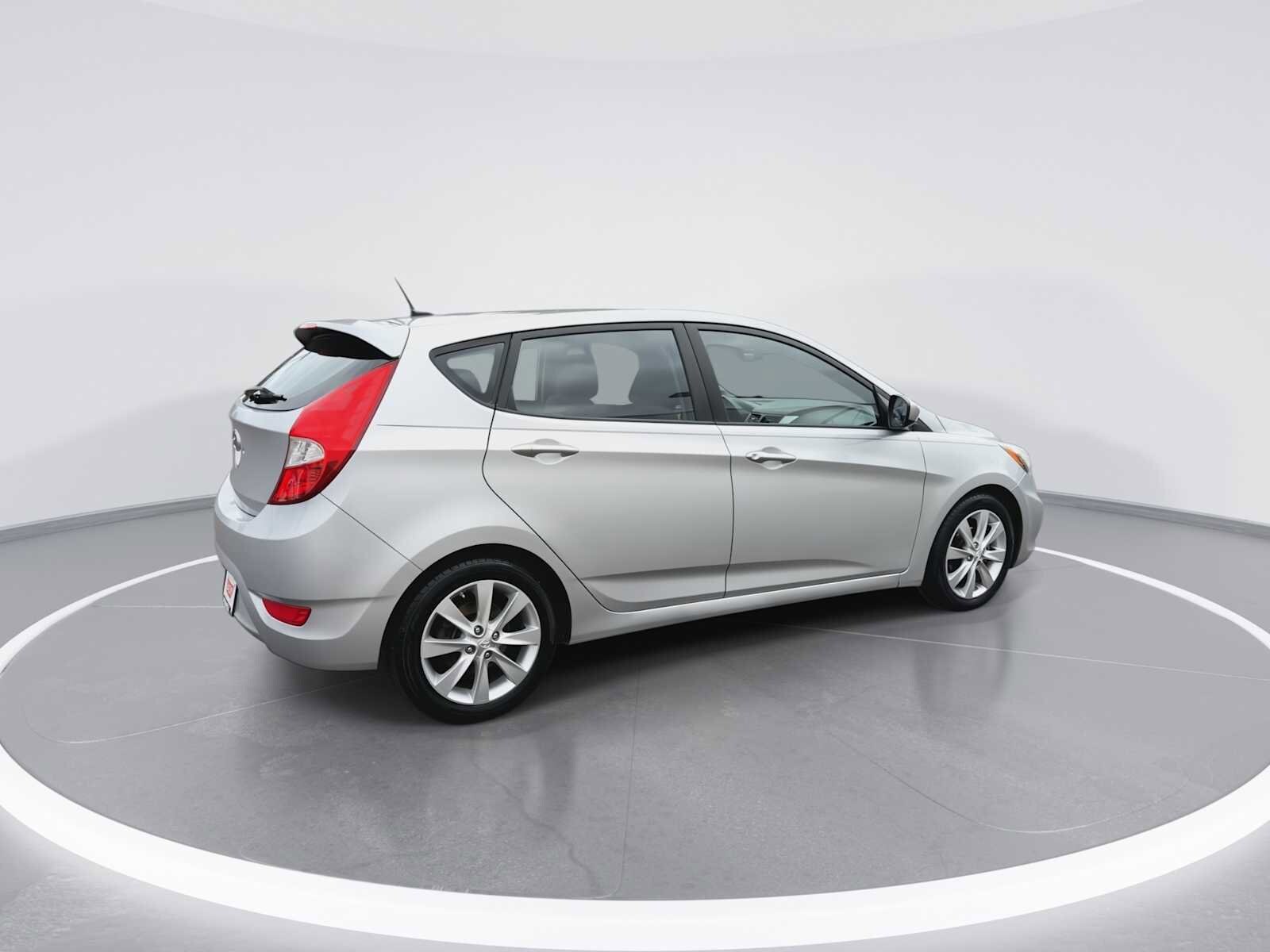 Thumbnail: 2012 Hyundai Accent - 8