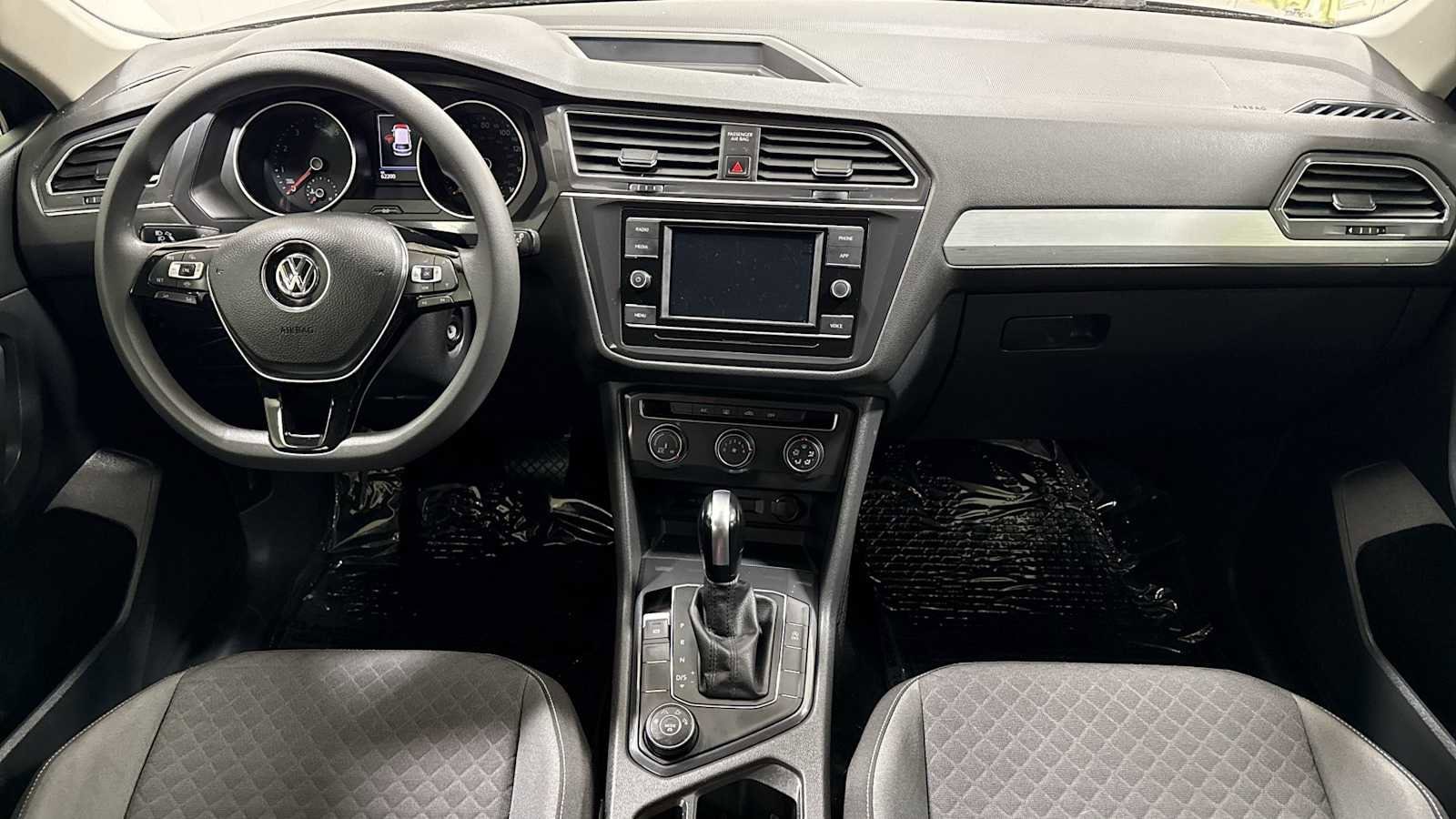 Thumbnail: 2021 Volkswagen Tiguan - 25