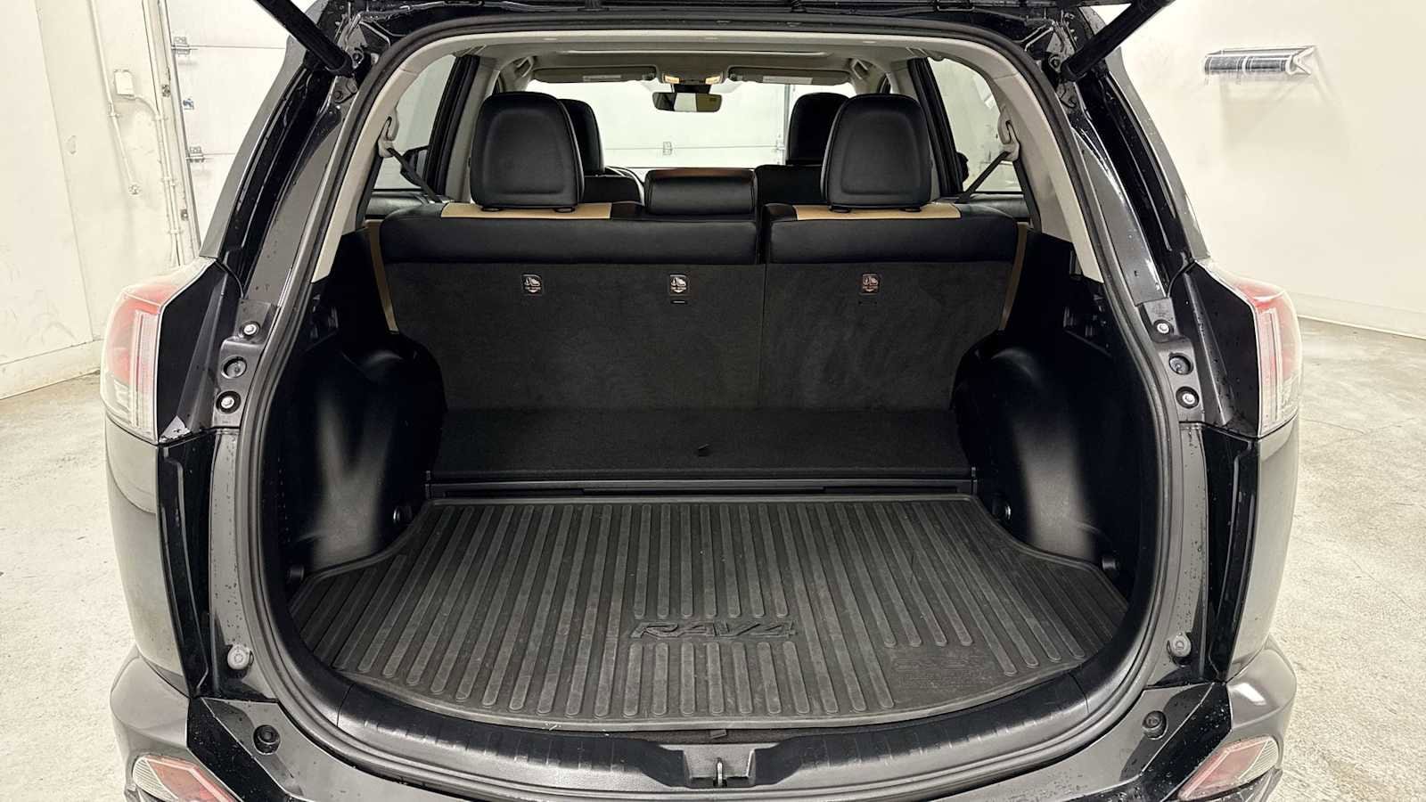 Thumbnail: 2017 Toyota RAV4 - 28