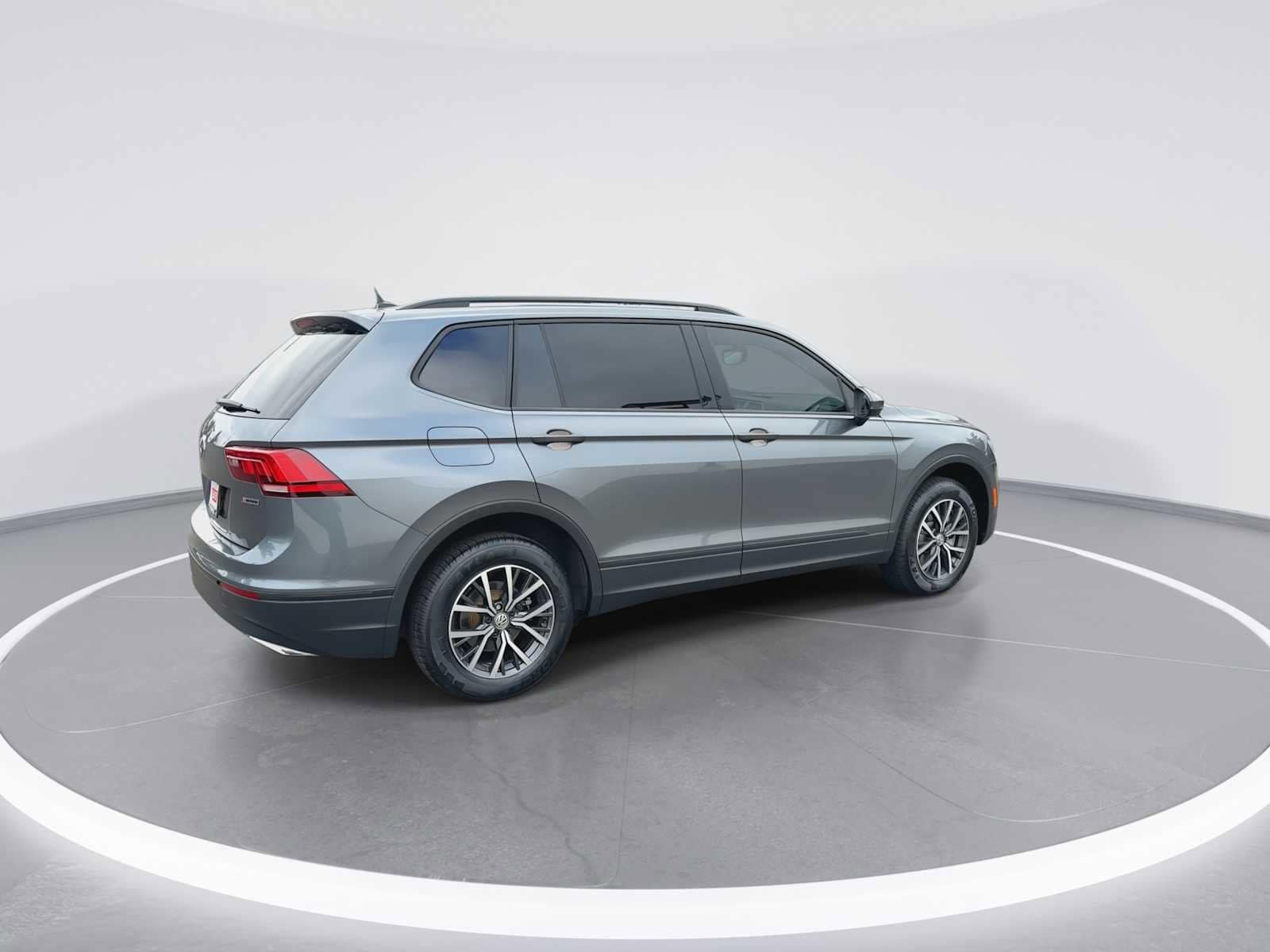 Thumbnail: 2021 Volkswagen Tiguan - 8