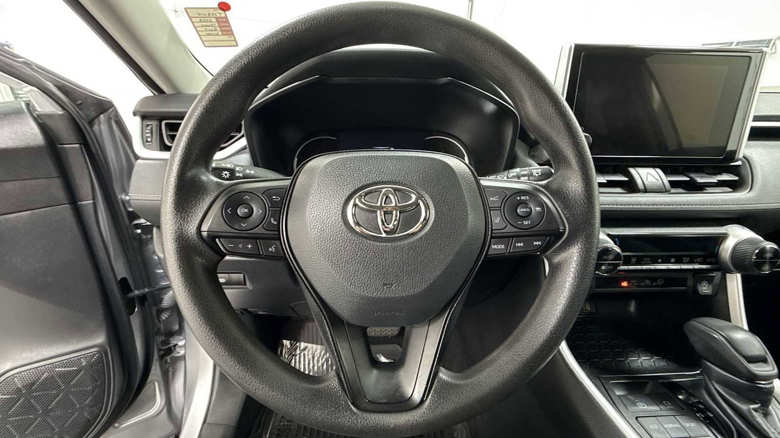 Thumbnail: 2023 Toyota RAV4 - 16