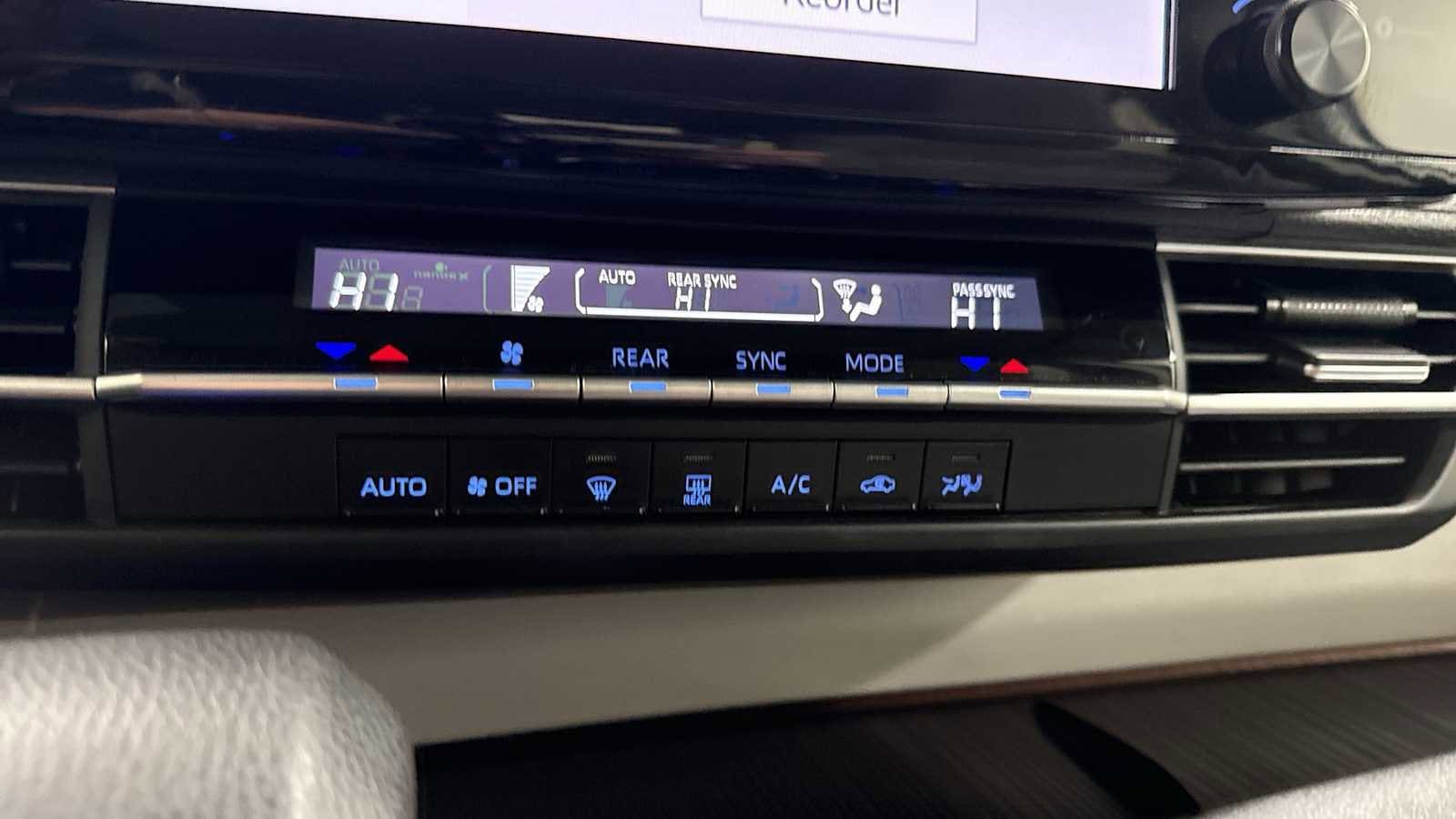 Thumbnail: 2023 Toyota Sienna - 9