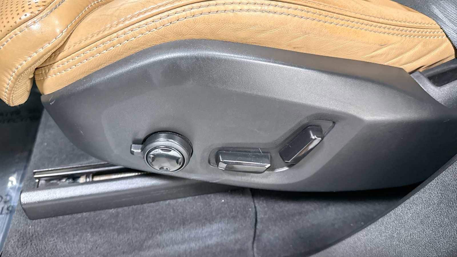 Thumbnail: 2018 Volvo XC90 - 14