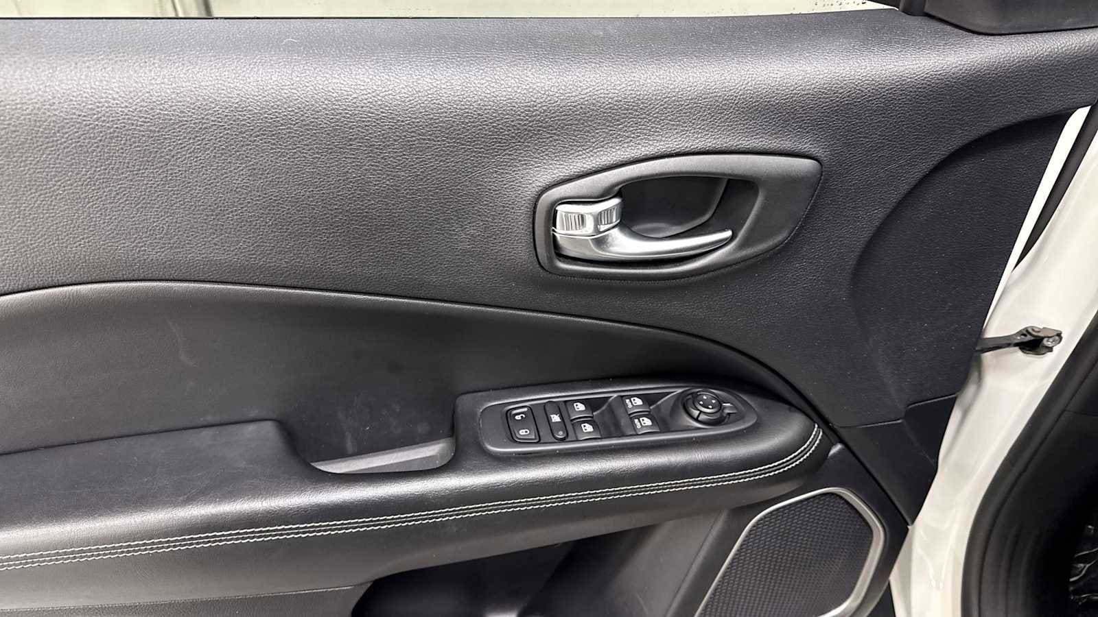 Thumbnail: 2021 Jeep Compass - 15