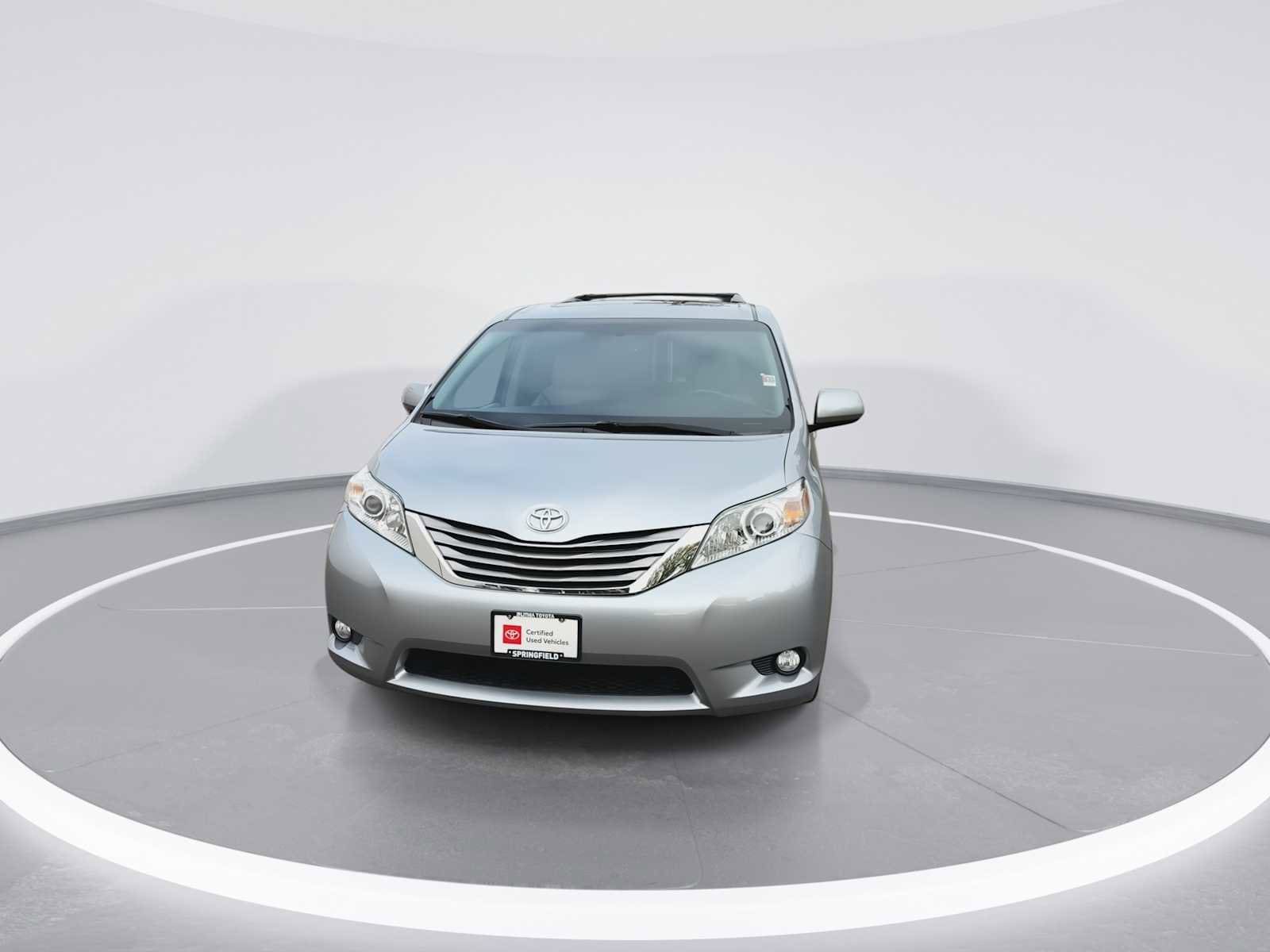 Thumbnail: 2017 Toyota Sienna - 3