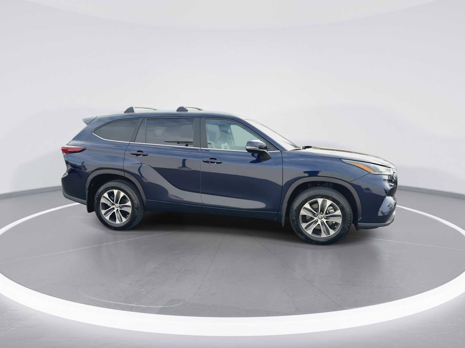 Thumbnail: 2024 Toyota Highlander - 9