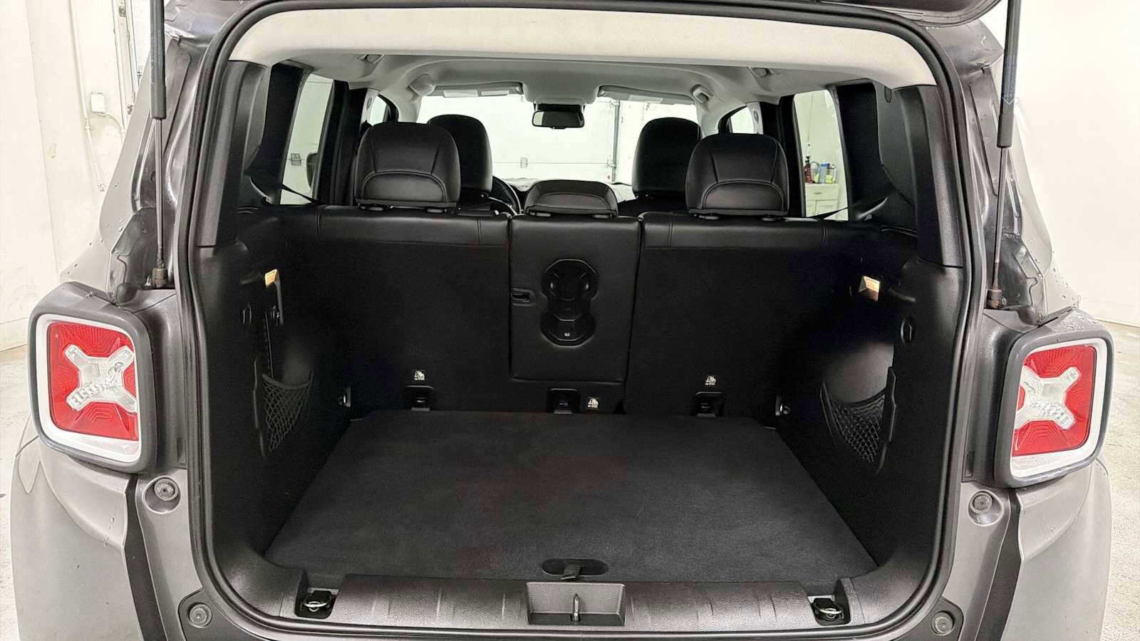 Thumbnail: 2016 Jeep Renegade - 27