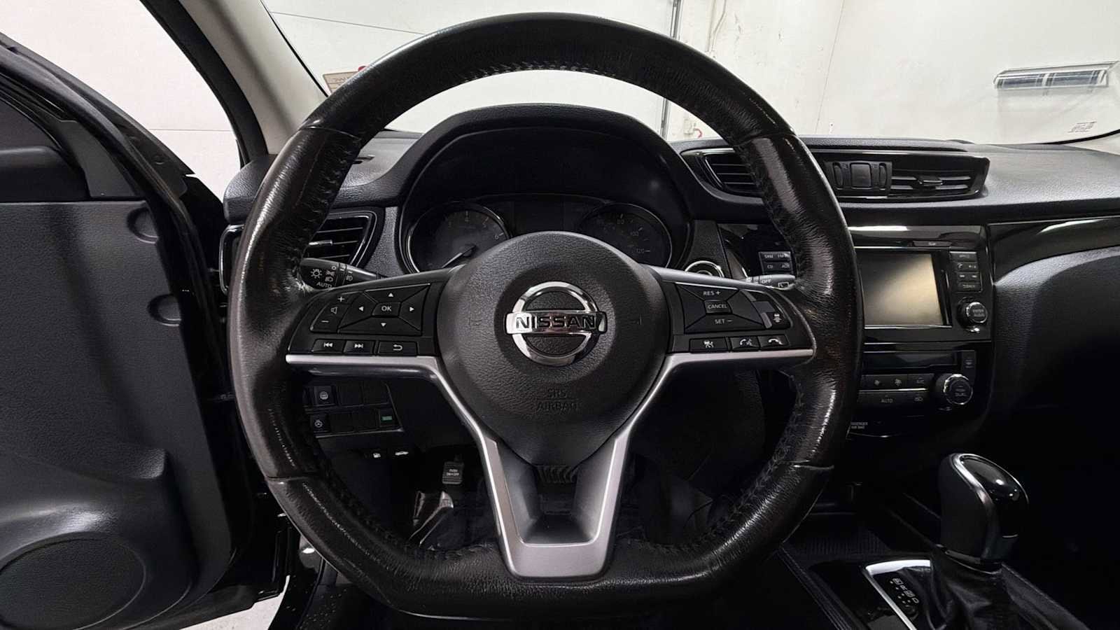 Thumbnail: 2018 Nissan Rogue Sport - 16