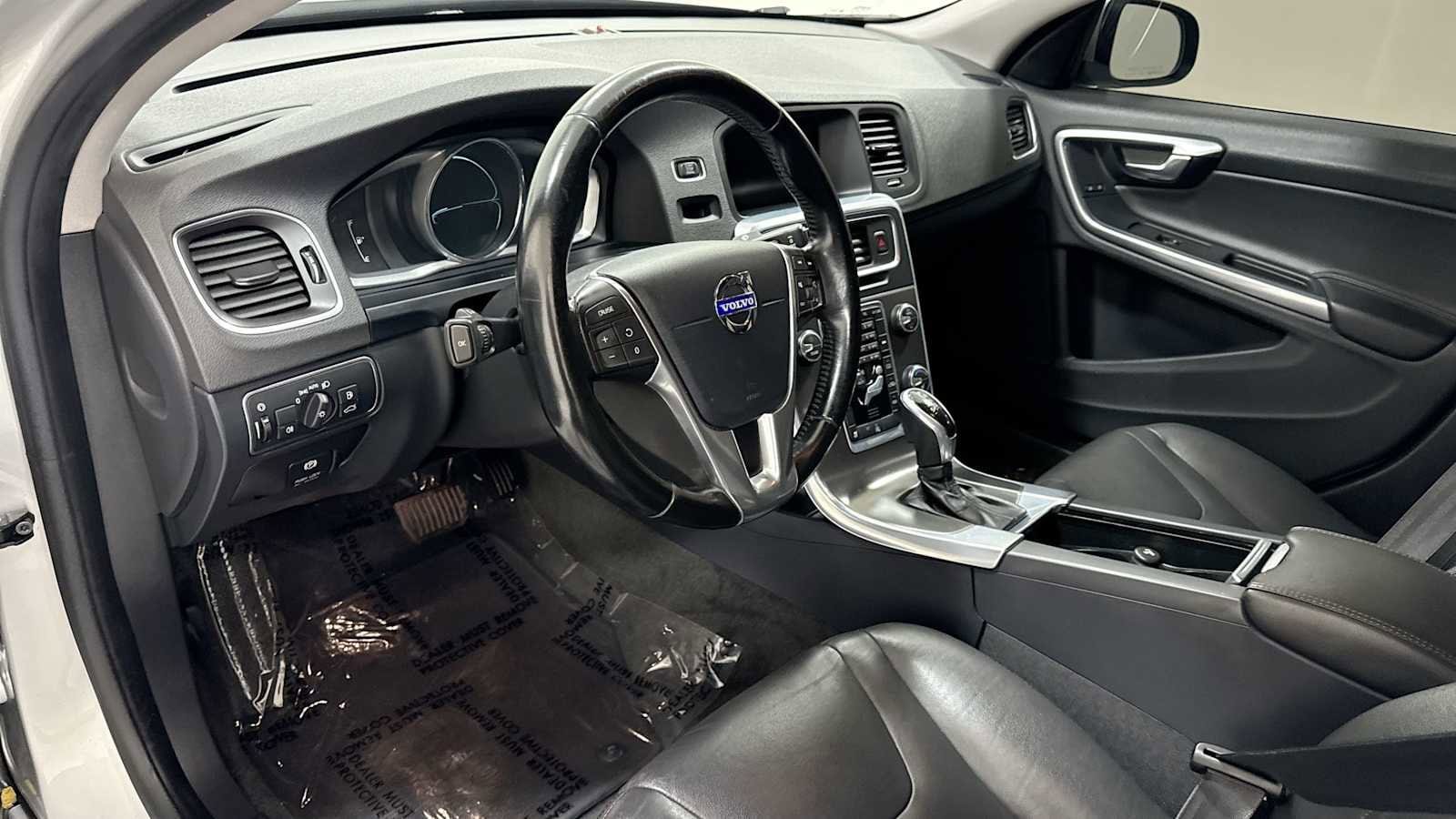 Thumbnail: 2015 Volvo S60 - 12