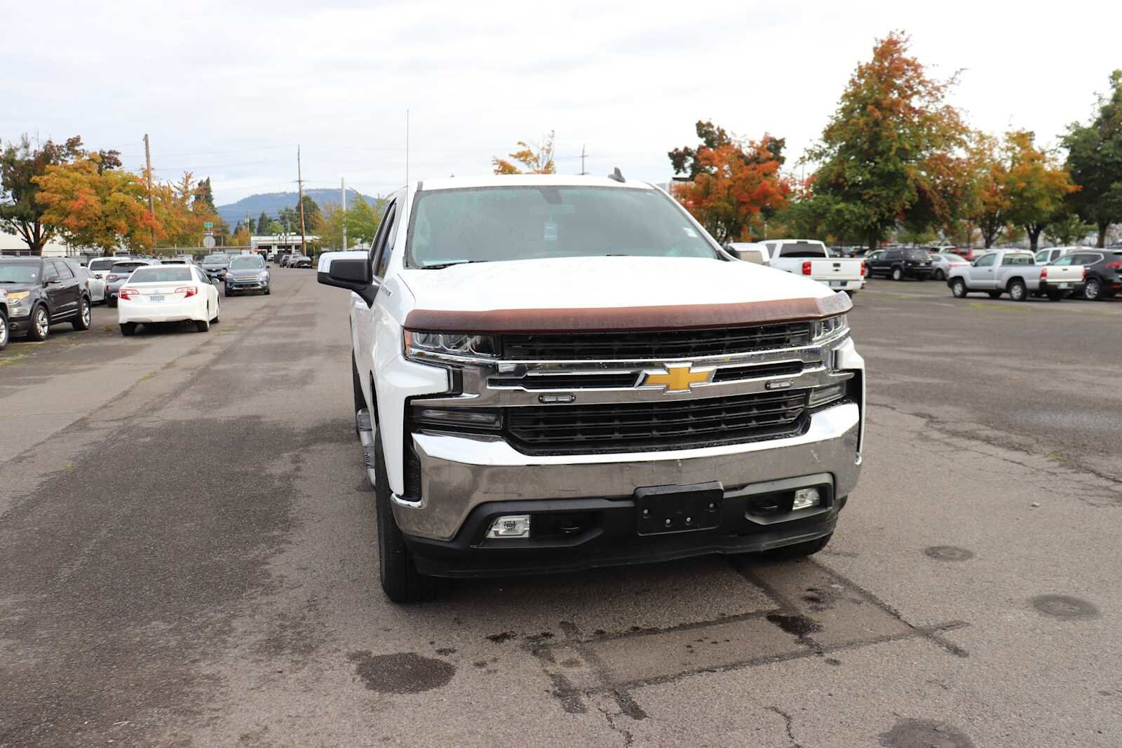 2020 Chevrolet Silverado 1500 LT photo 2