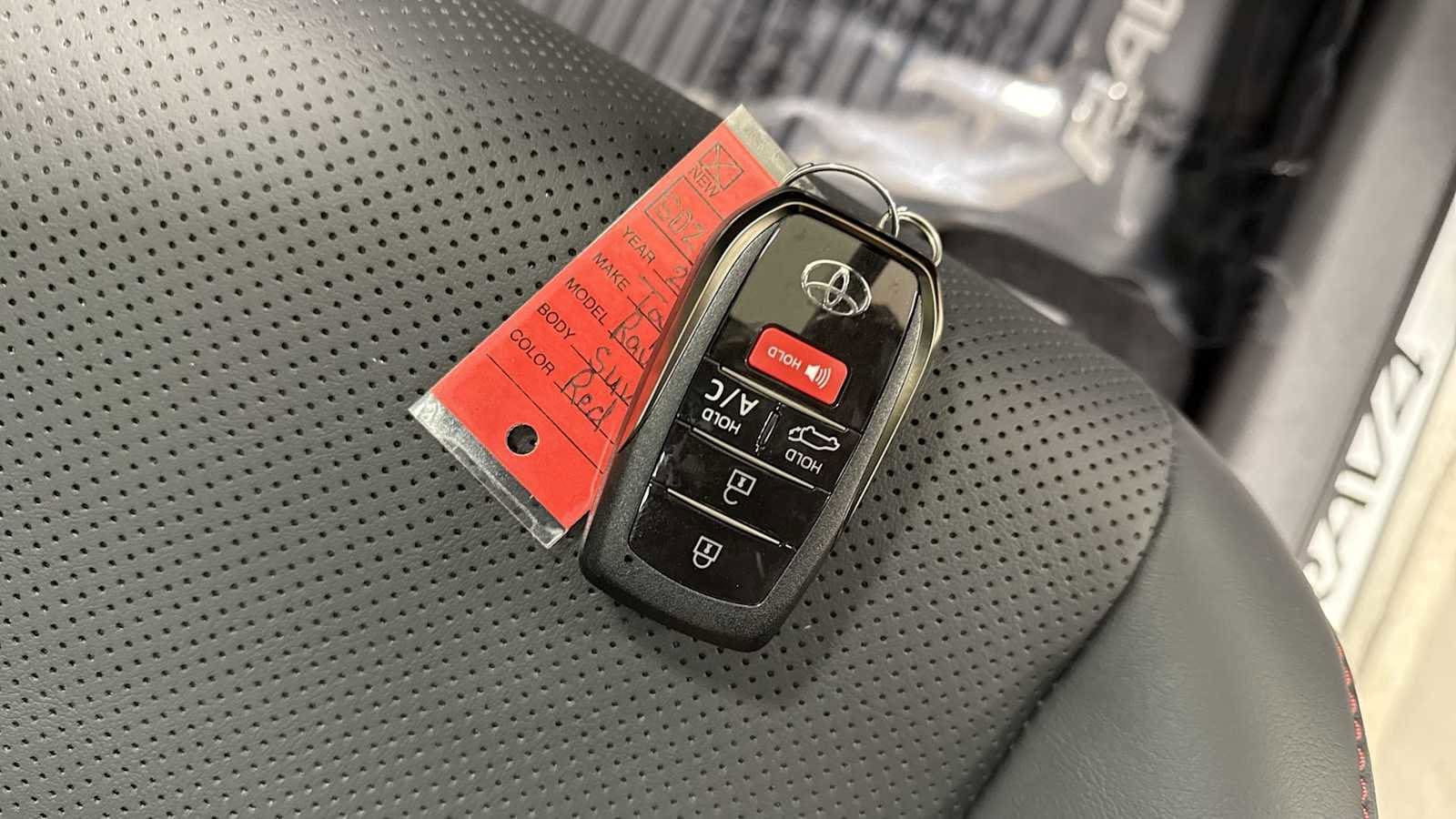 Thumbnail: 2025 Toyota RAV4 - 32