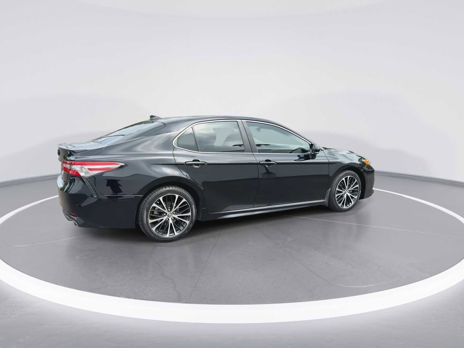 Thumbnail: 2019 Toyota Camry - 8