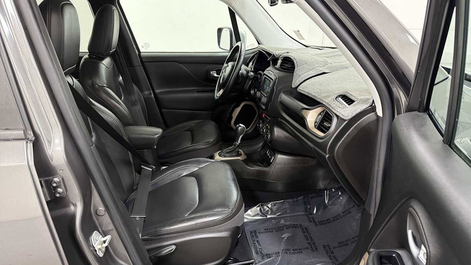 Thumbnail: 2016 Jeep Renegade - 29