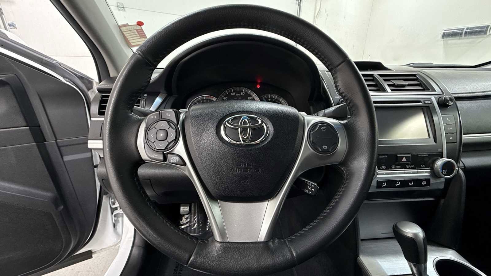 Thumbnail: 2012 Toyota Camry - 16