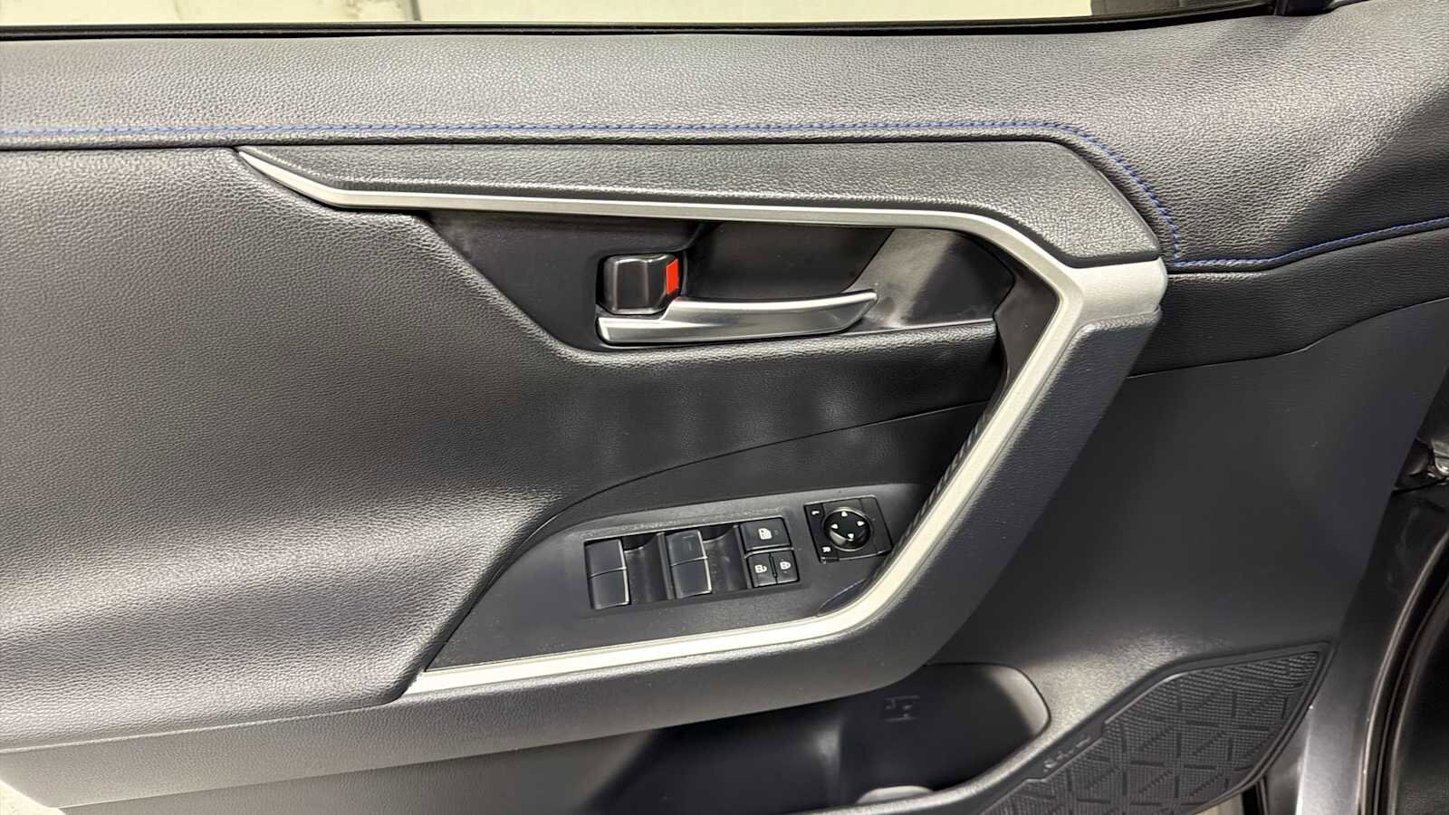 Thumbnail: 2019 Toyota RAV4 - 15