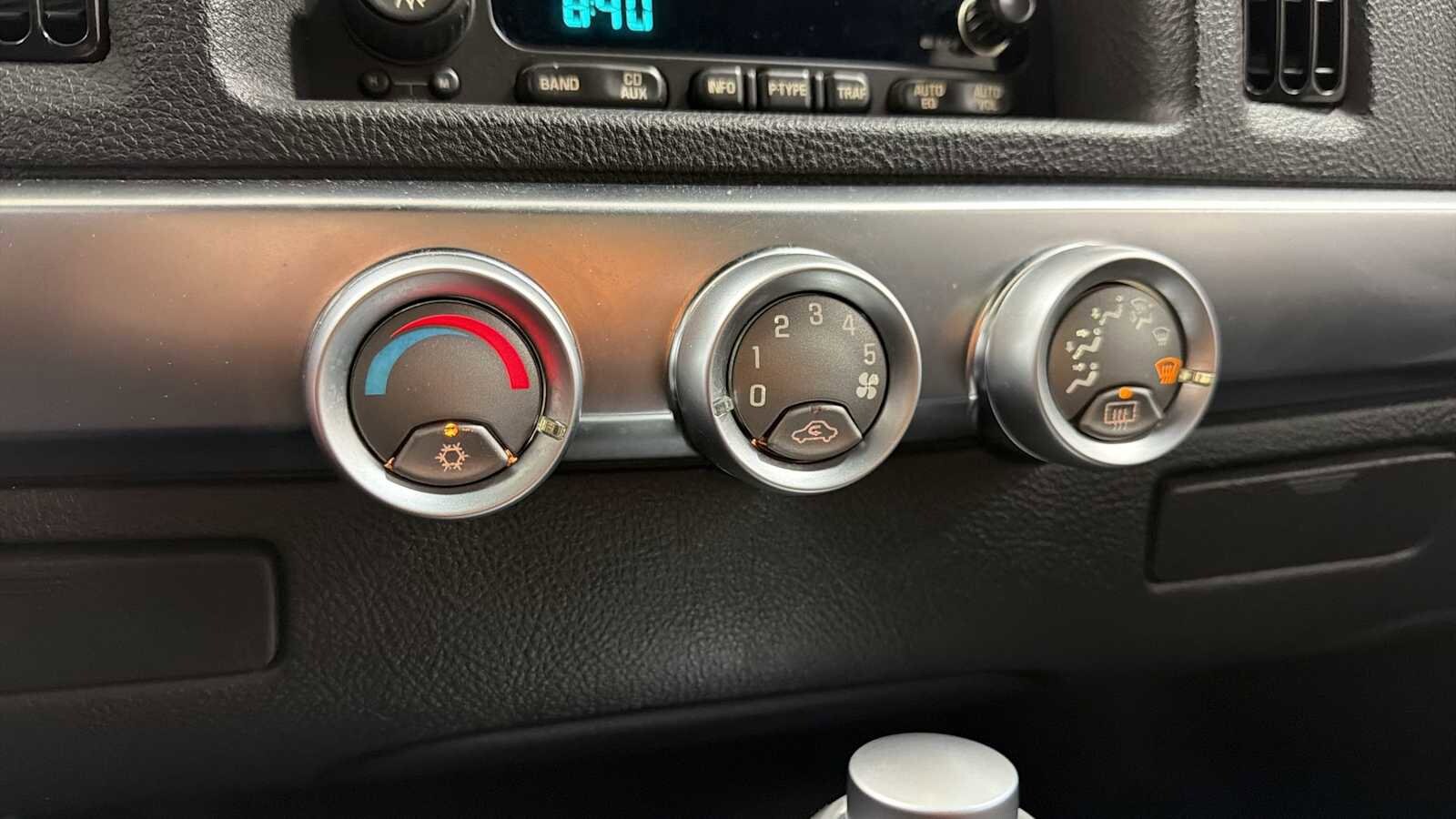 Thumbnail: 2004 Chevrolet SSR - 19