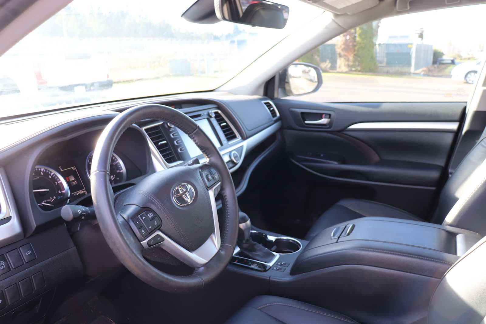 Thumbnail: 2019 Toyota Highlander - 10