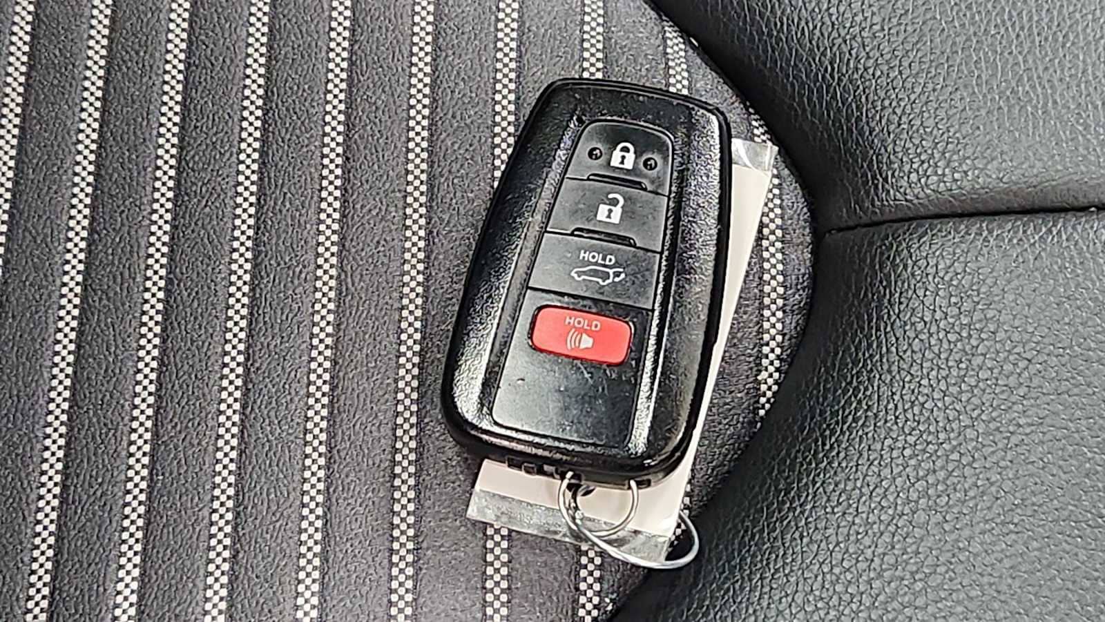 Thumbnail: 2022 Toyota Highlander - 33