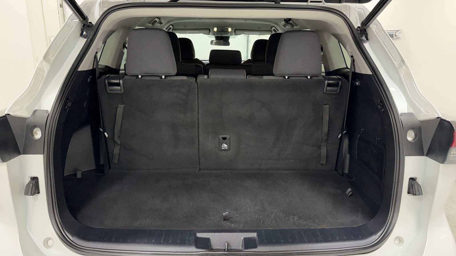 Thumbnail: 2023 Toyota Highlander - 28