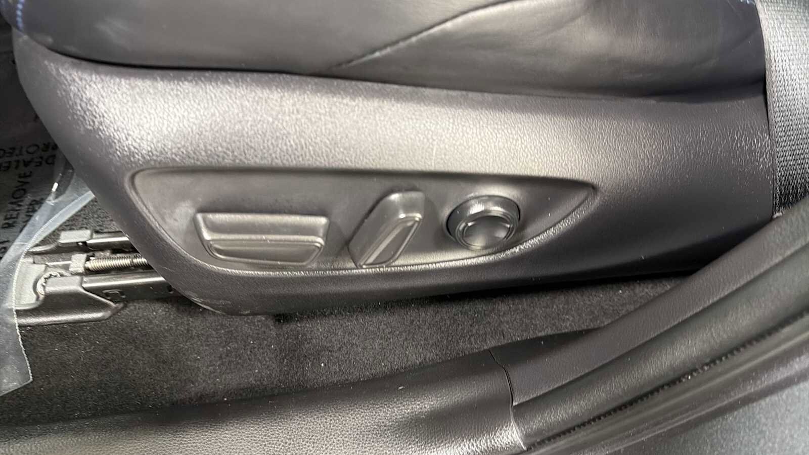 Thumbnail: 2019 Toyota RAV4 - 14