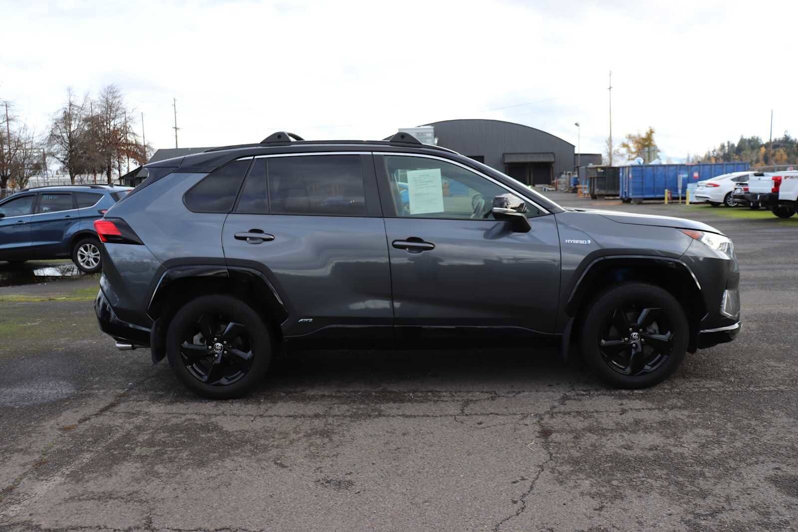 2020 Toyota RAV4 Hybrid XSE photo 2