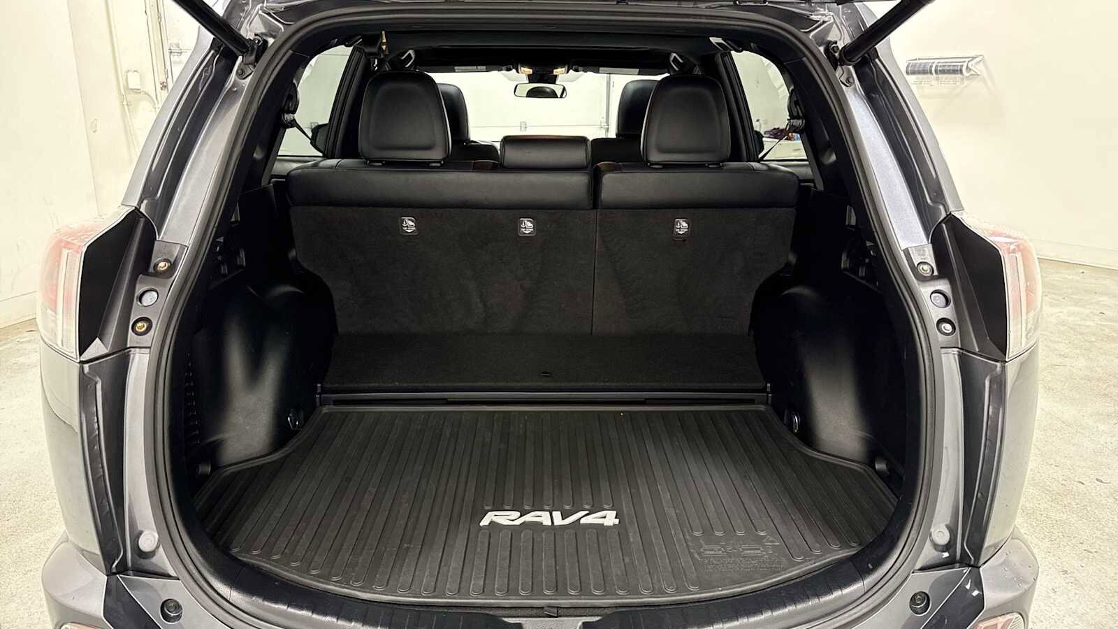 Thumbnail: 2017 Toyota RAV4 - 27