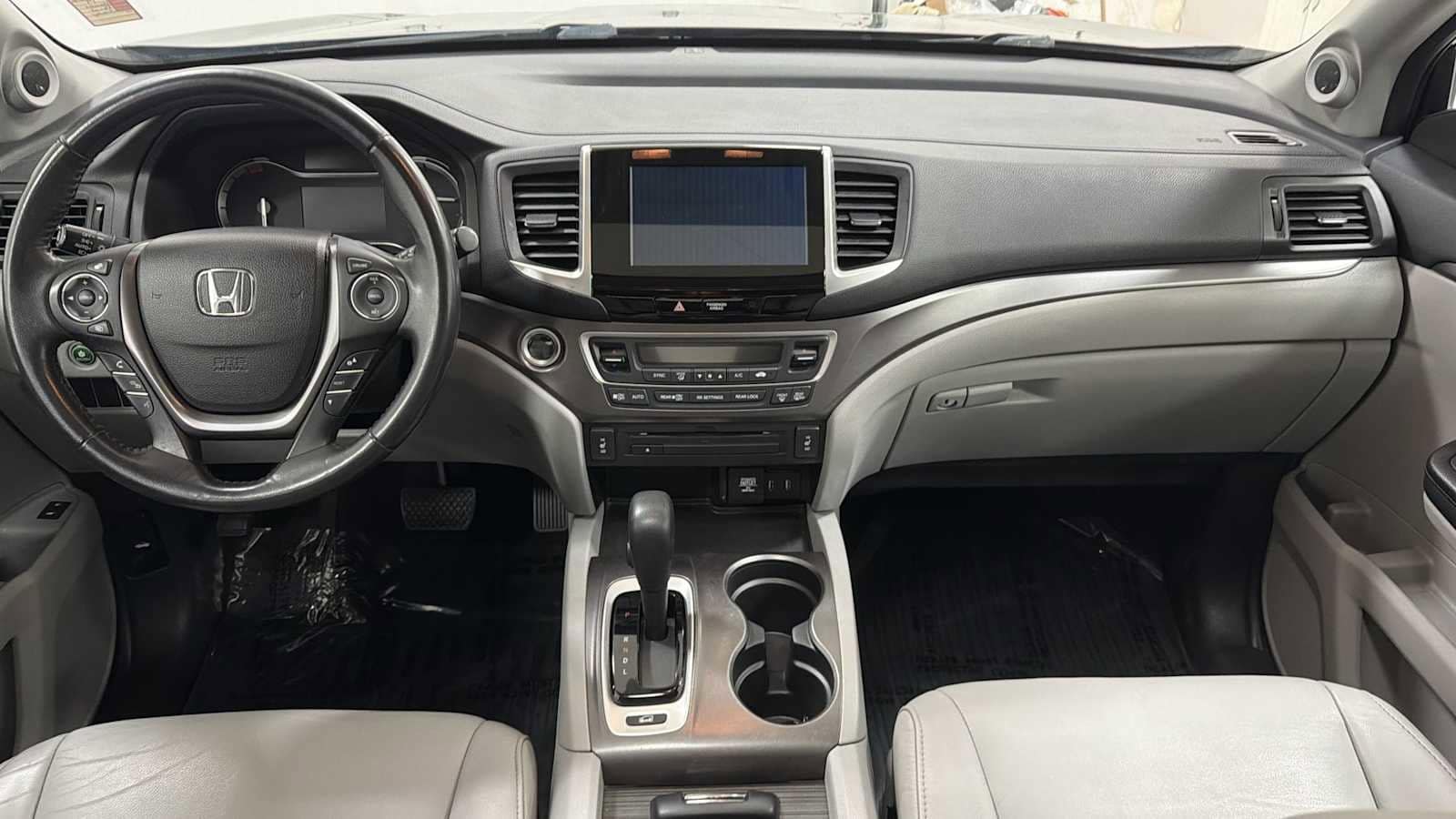 Thumbnail: 2017 Honda Pilot - 27