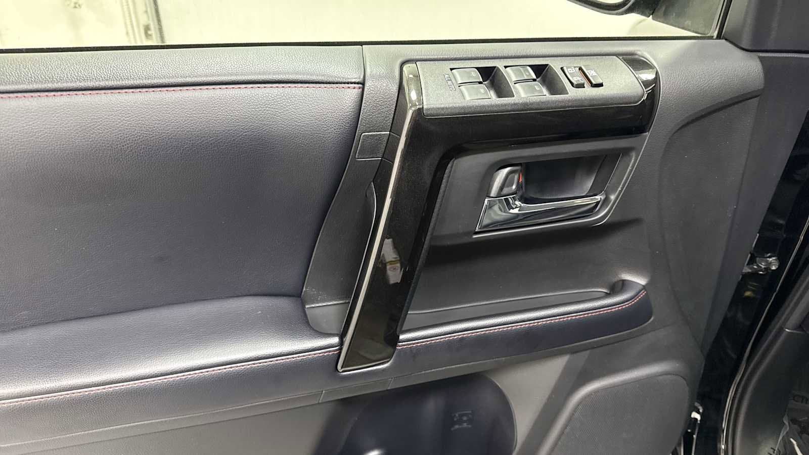 Thumbnail: 2018 Toyota 4Runner - 15